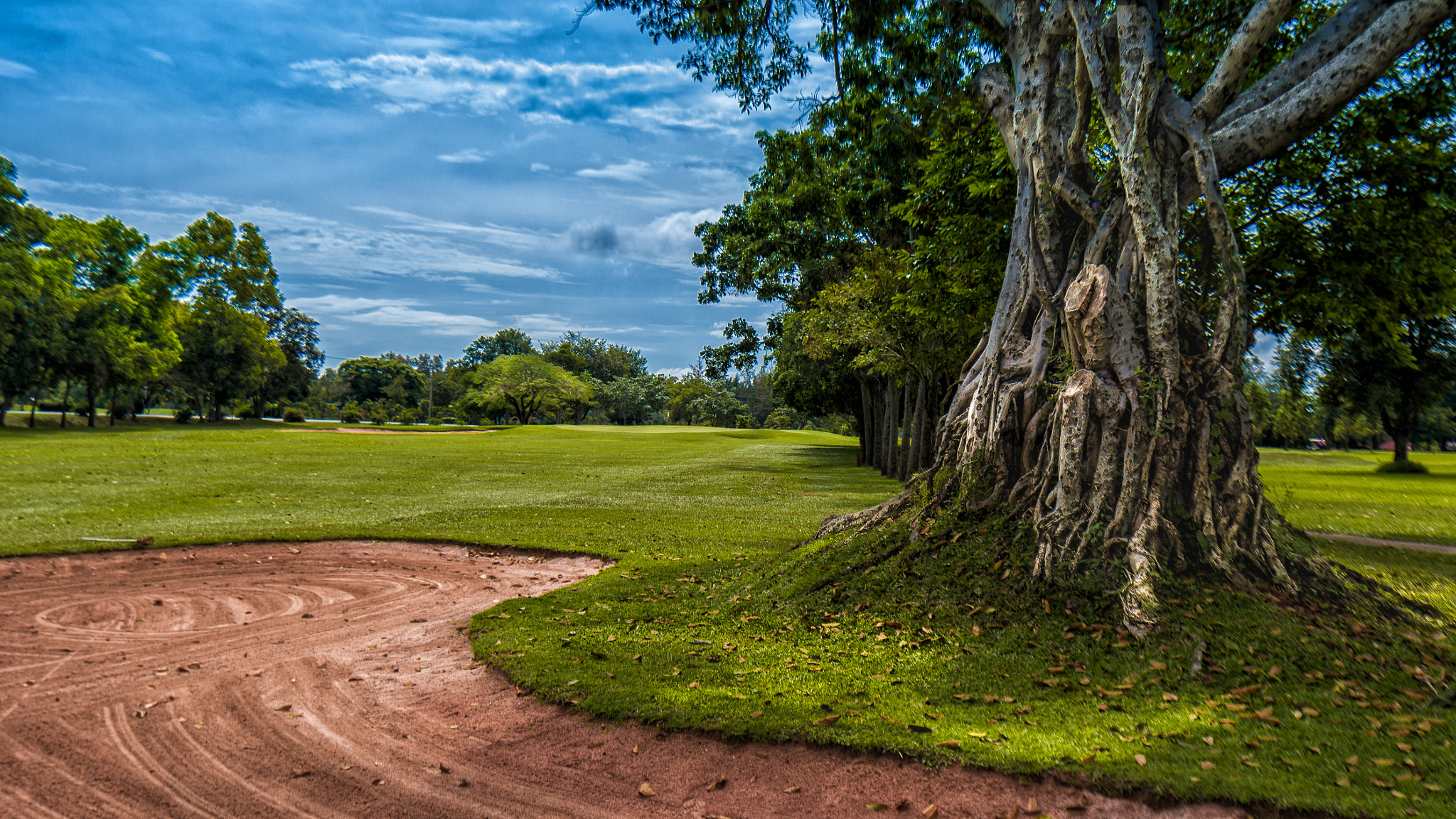 Nikon D4 + Nikon AF-S Nikkor 16-35mm F4G ED VR sample photo. Plutaluang royal thai nevy golf course (thailand) photography