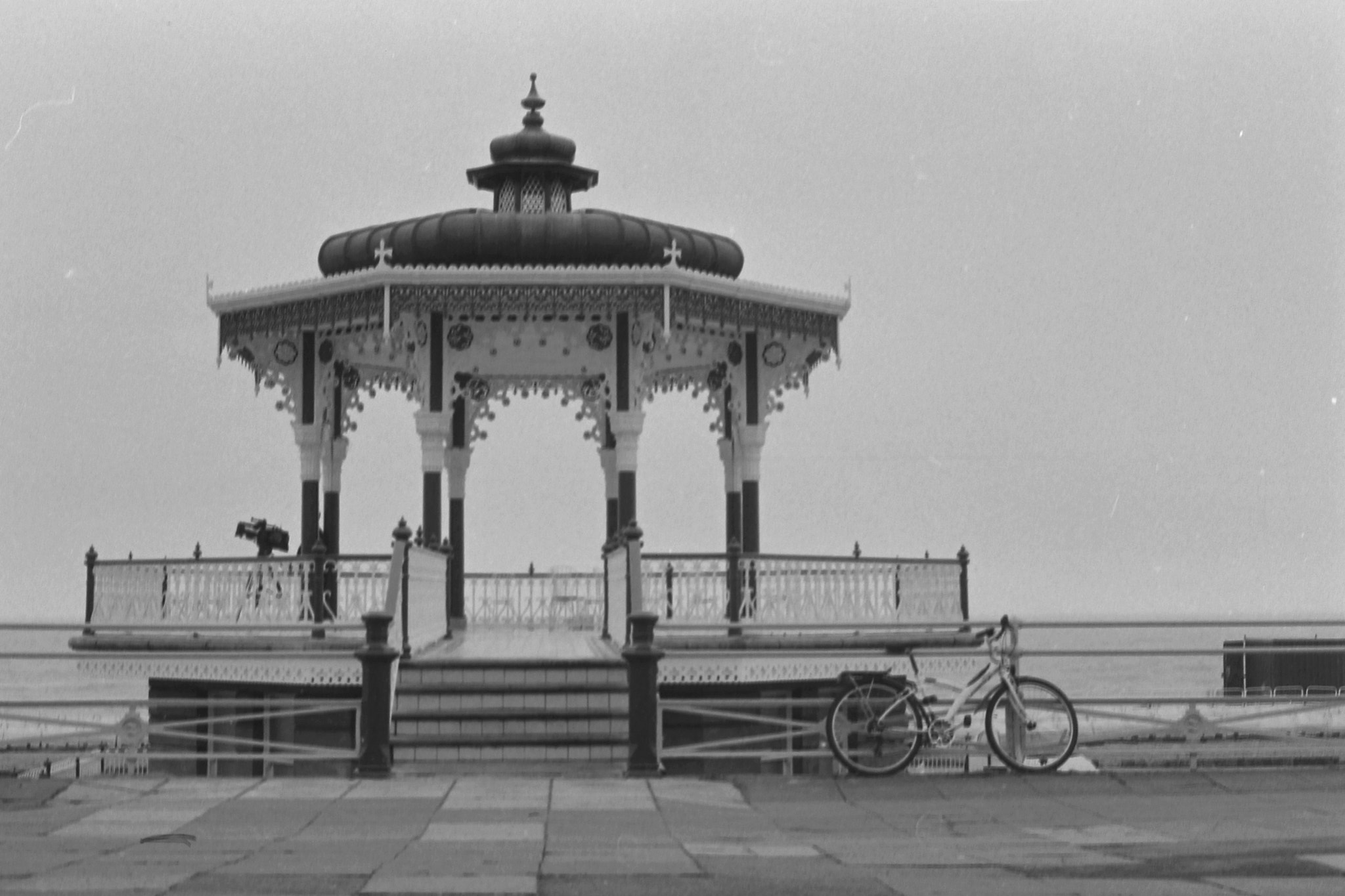 Tamron SP AF 60mm F2 Di II LD IF Macro sample photo. Brighton beach photography