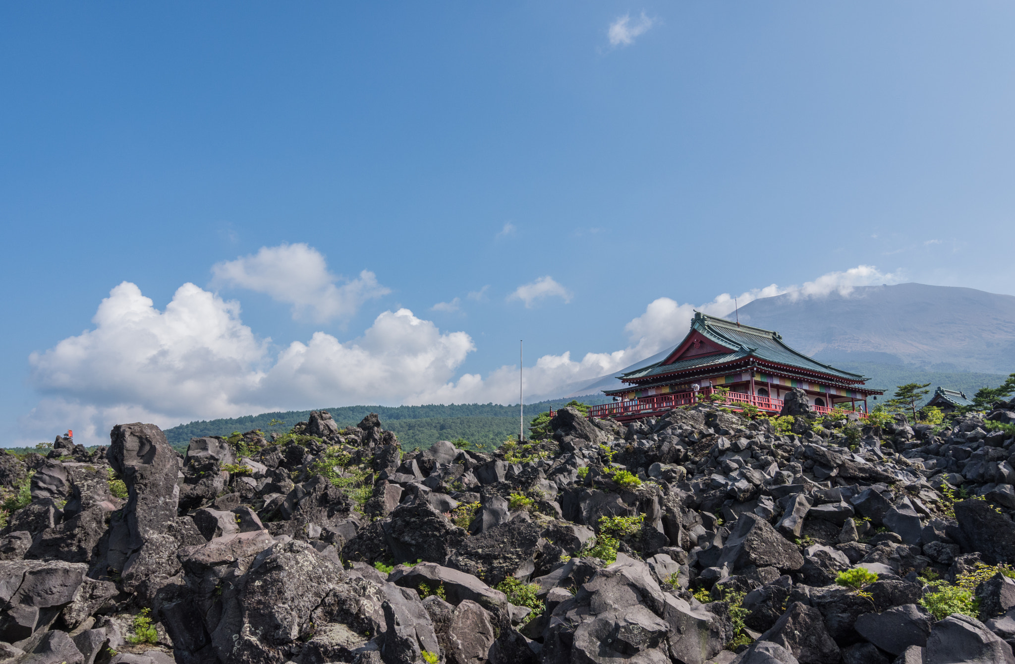 Nikon D7200 + Tokina AT-X 12-28mm F4 Pro DX sample photo. Temple on the rock photography