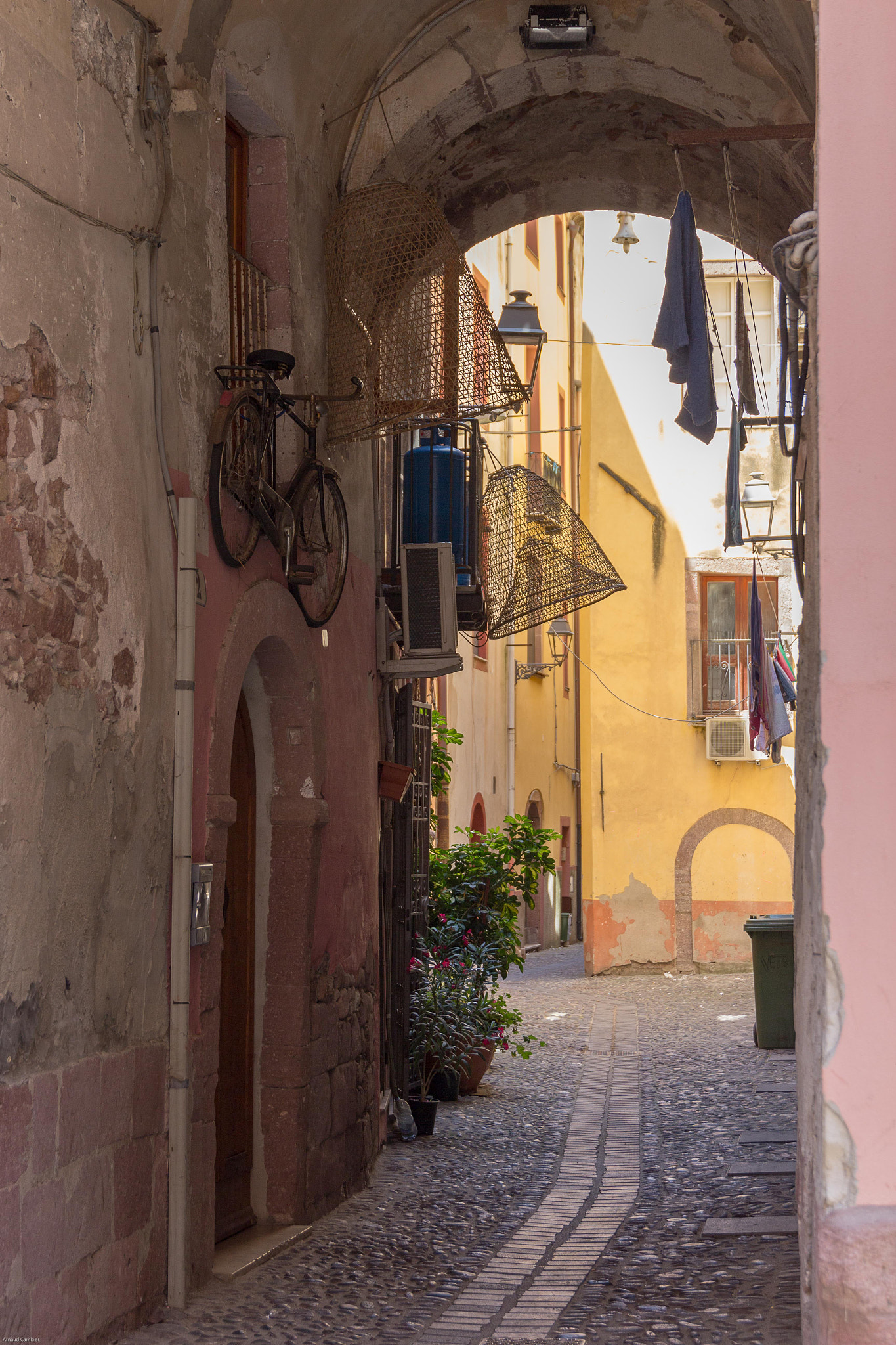 Sigma 24-105mm f/4 DG OS HSM | A sample photo. Bosa street photography
