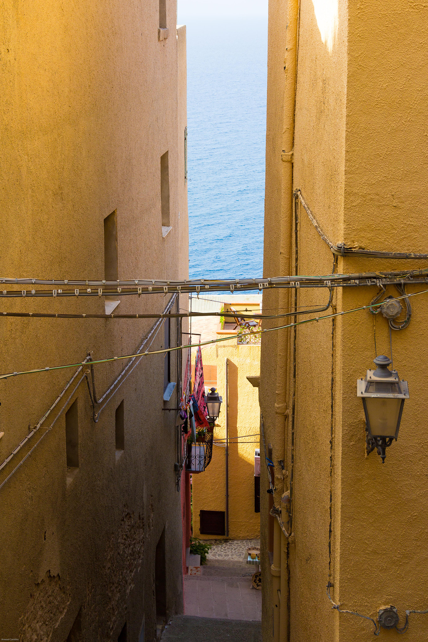 Sigma 24-105mm f/4 DG OS HSM | A sample photo. Yellow street photography
