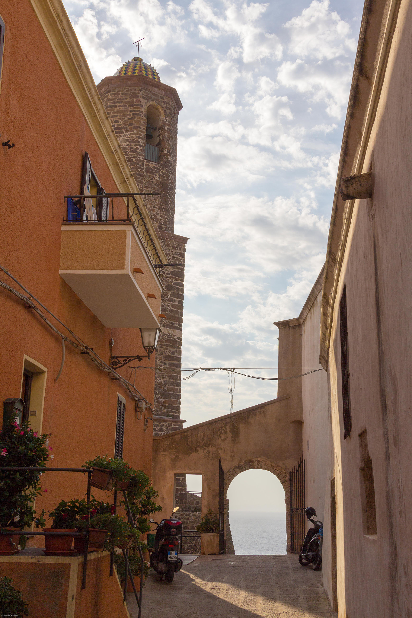 Sigma 24-105mm f/4 DG OS HSM | A sample photo. Castelsardo street photography