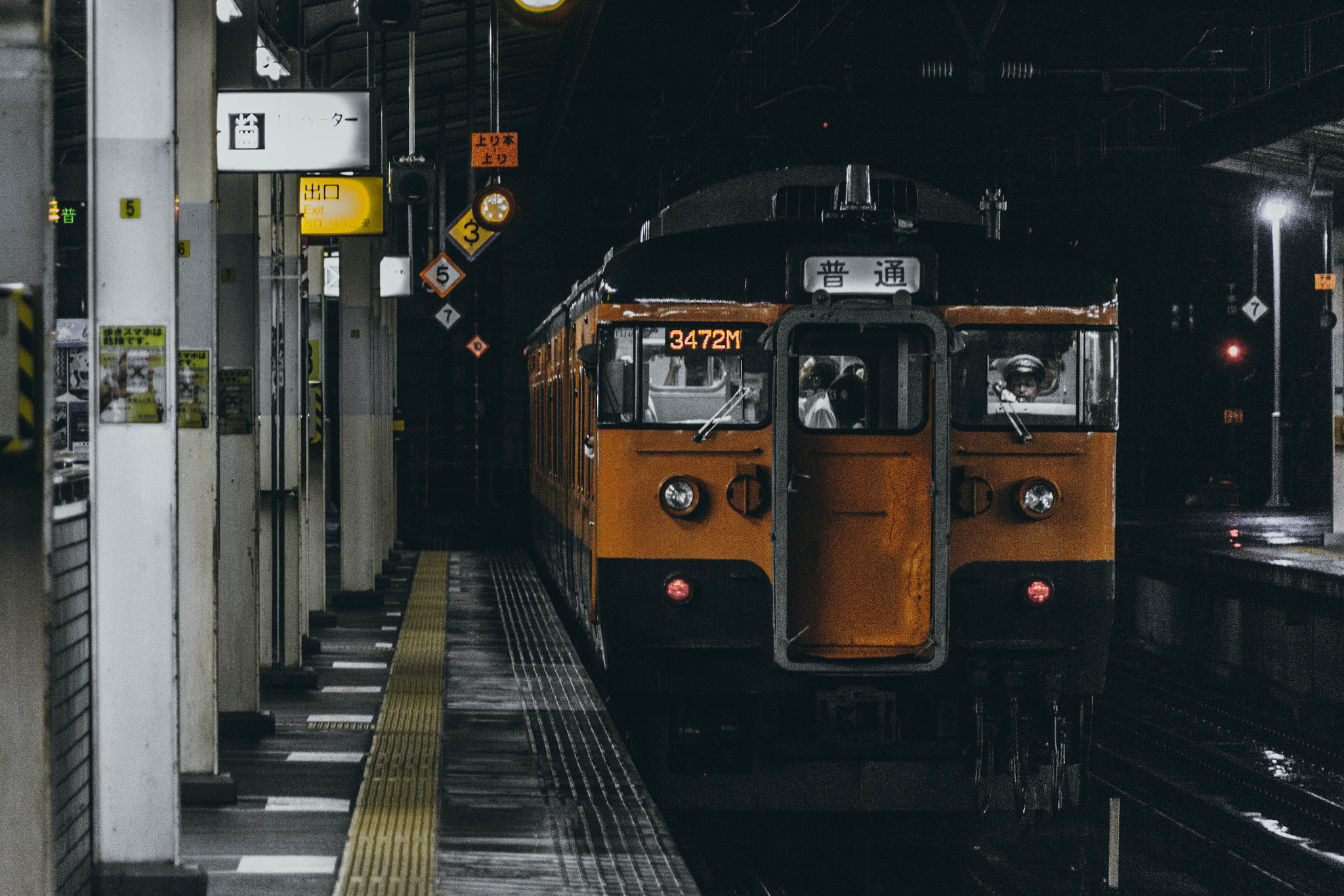 Canon EOS 700D (EOS Rebel T5i / EOS Kiss X7i) sample photo. Night train photography