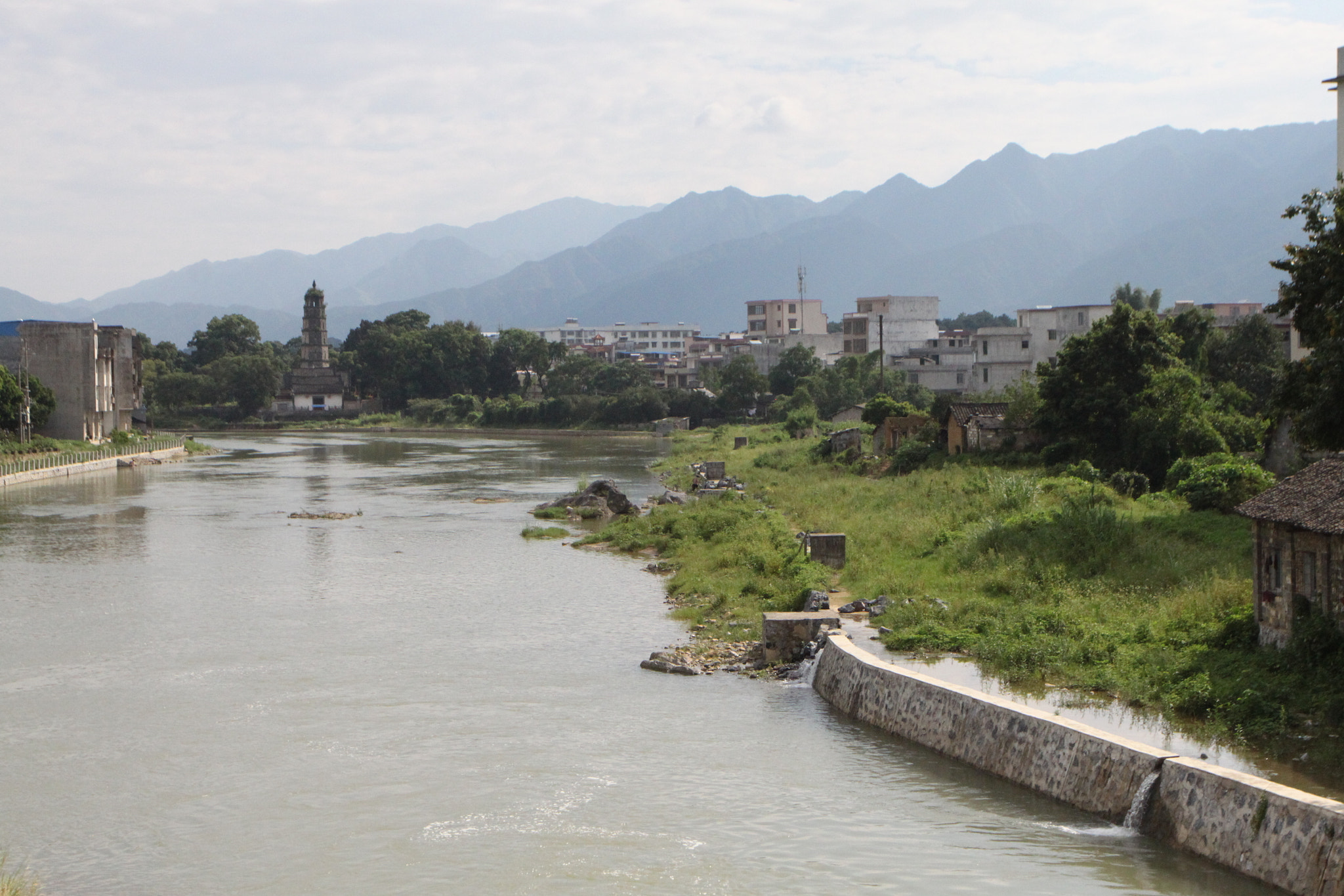 Canon EOS 500D (EOS Rebel T1i / EOS Kiss X3) + Canon EF 17-40mm F4L USM sample photo. Last in 富川 photography