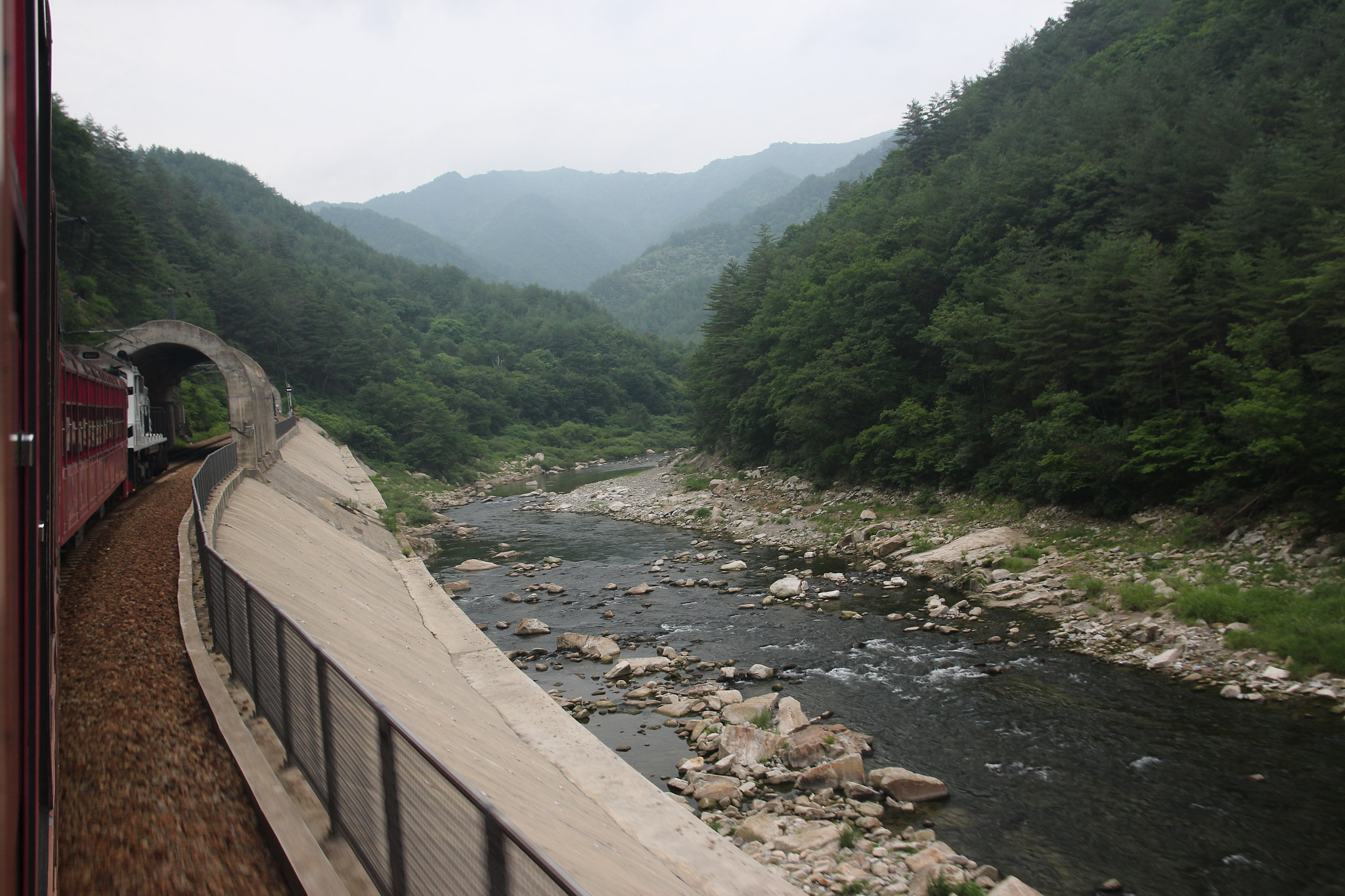 Canon EOS 650D (EOS Rebel T4i / EOS Kiss X6i) sample photo. Railroad traveling photography