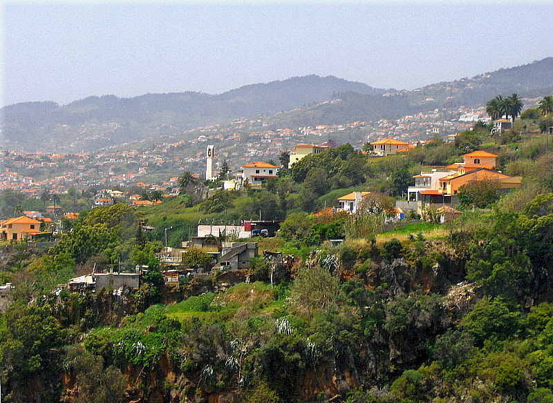 HP PHOTOSMART R927  (V01.00) sample photo. Village above funchal photography