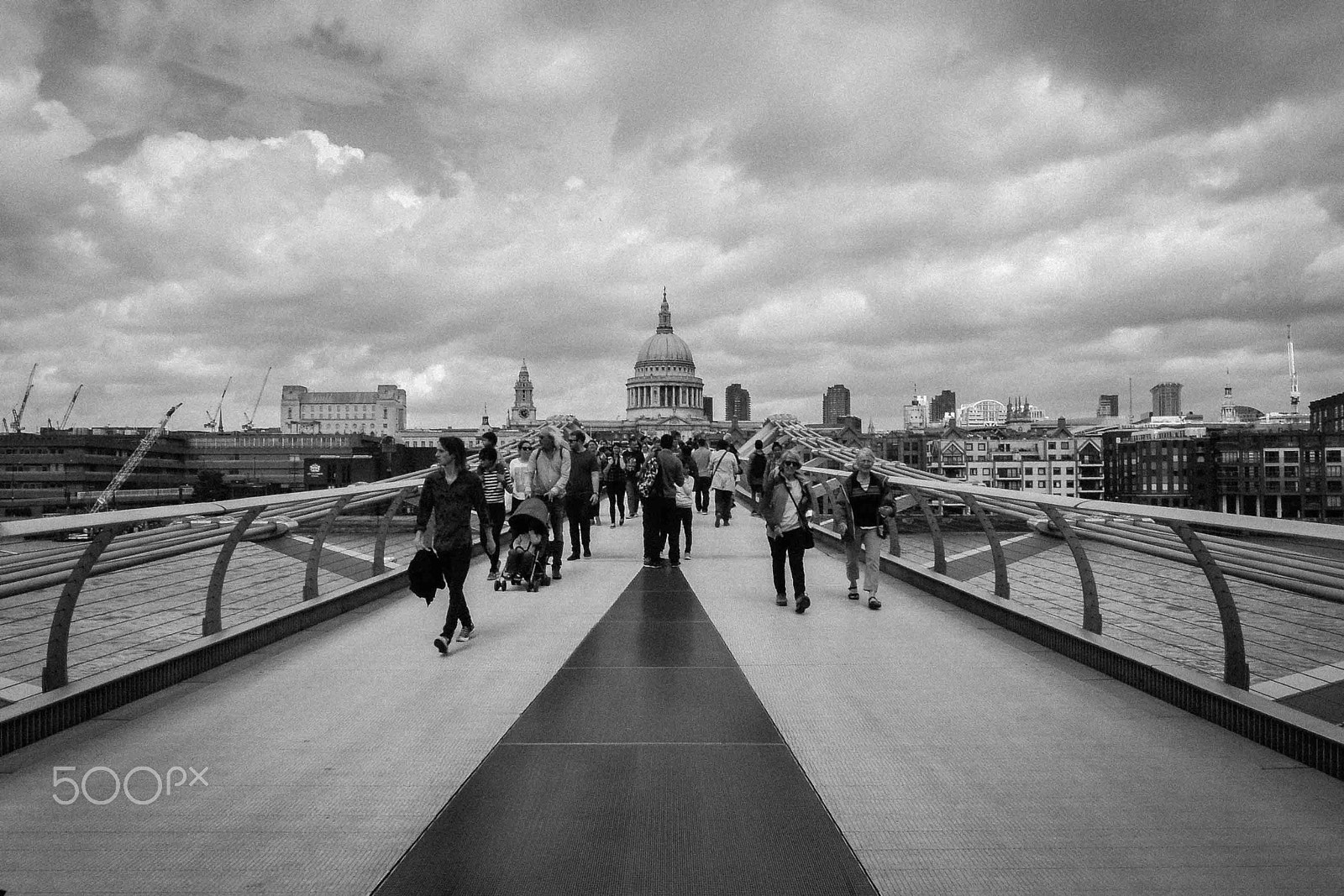 Sigma 10-20mm F4-5.6 EX DC HSM sample photo. Millenium bridge photography