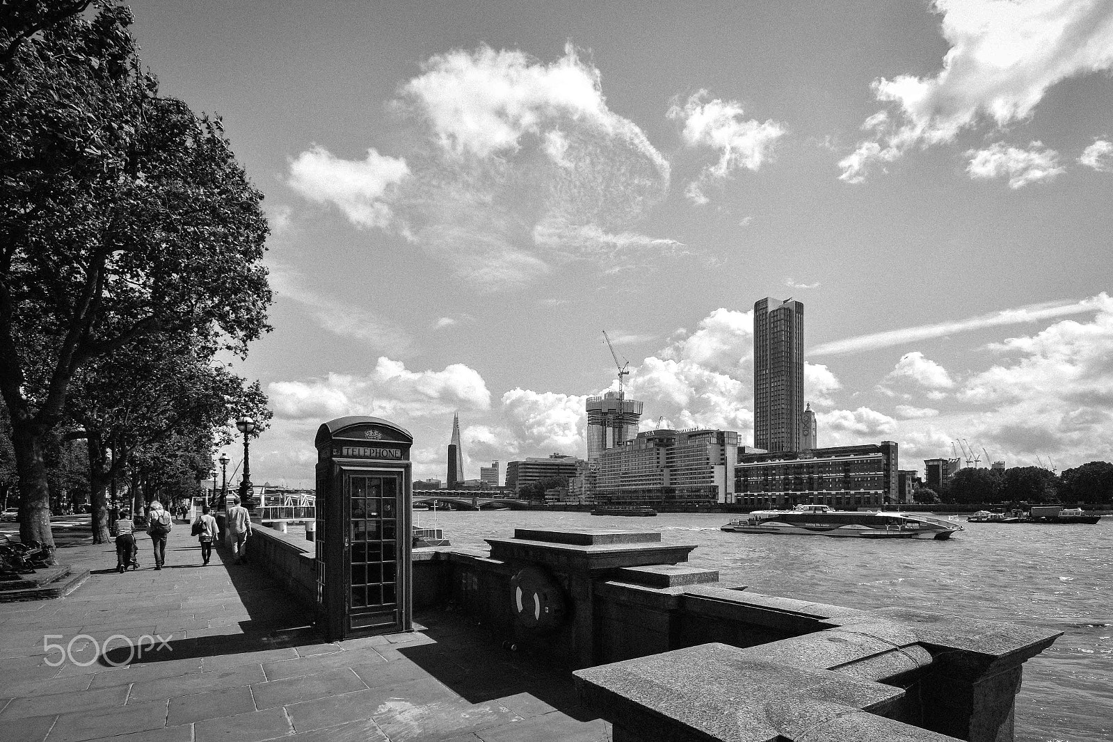 Sigma 10-20mm F4-5.6 EX DC HSM sample photo. Telephone box photography