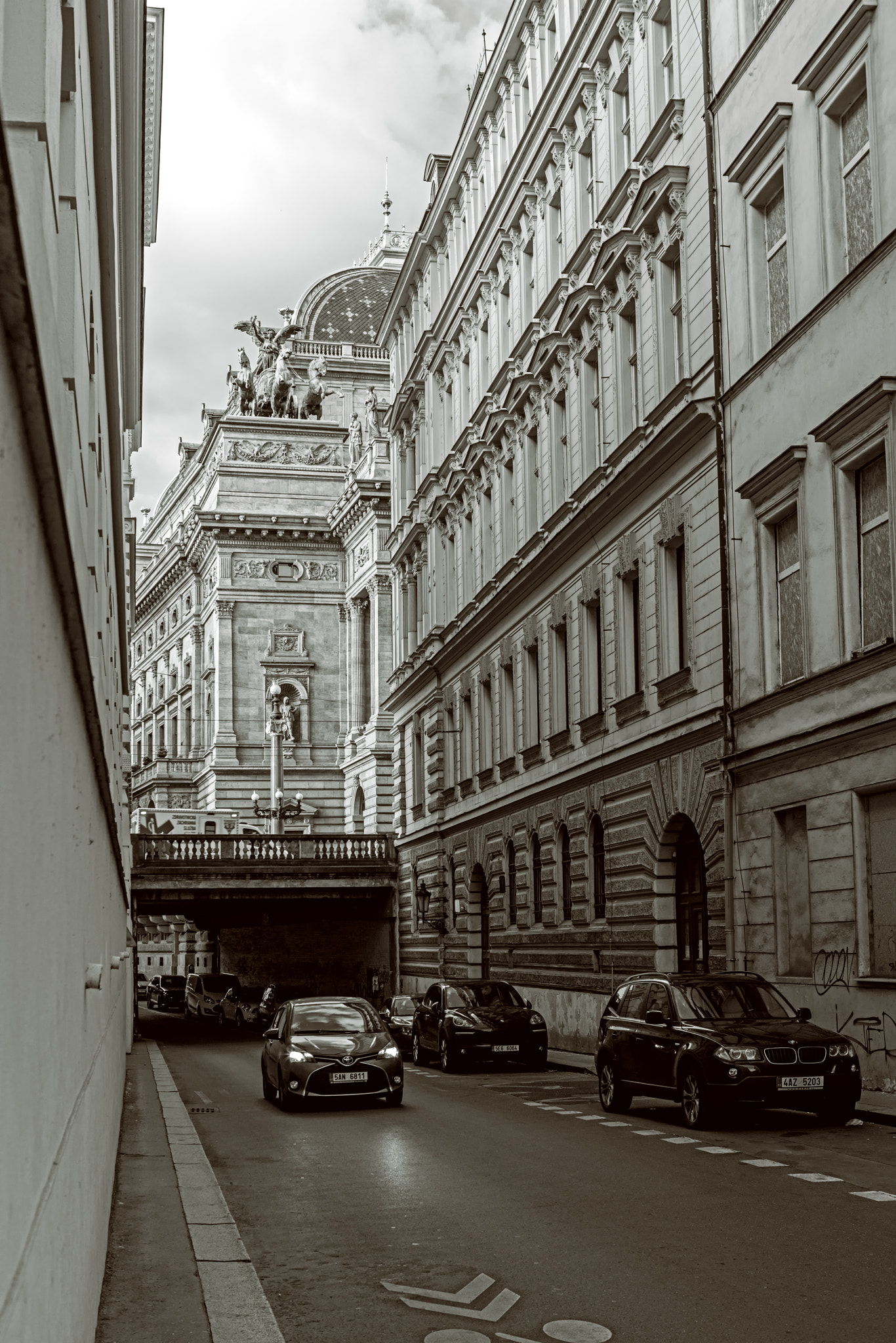 Canon EOS 5DS + Canon EF 24-70mm F2.8L USM sample photo. Prague, morning photography