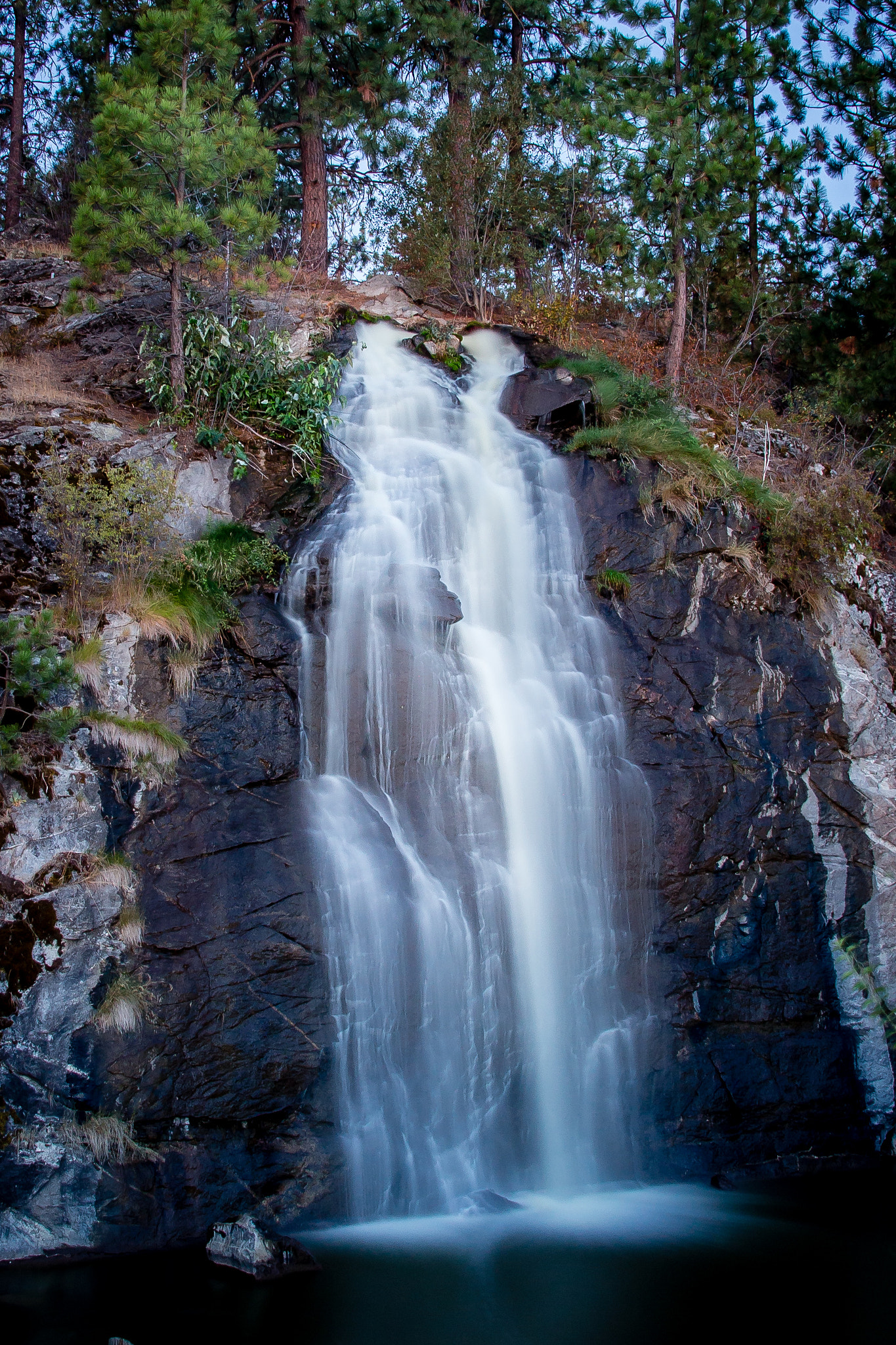 Canon EF-S 17-55mm F2.8 IS USM sample photo. Waterfall at mirabeau springs, spokane valley, wa photography