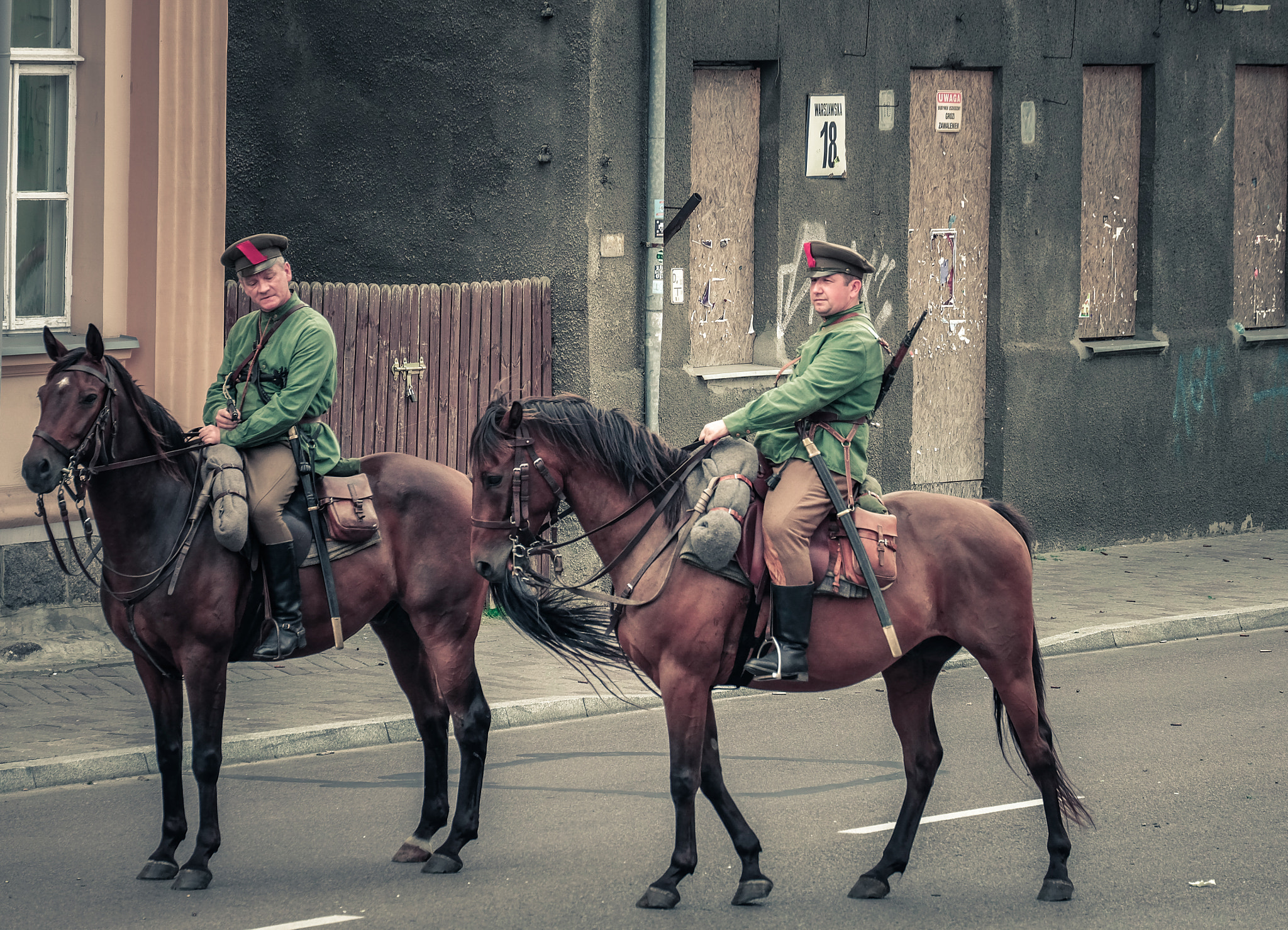 Fujifilm X-A1 + Fujifilm XC 50-230mm F4.5-6.7 OIS sample photo. Bolshevik soldiers on białystok street photography