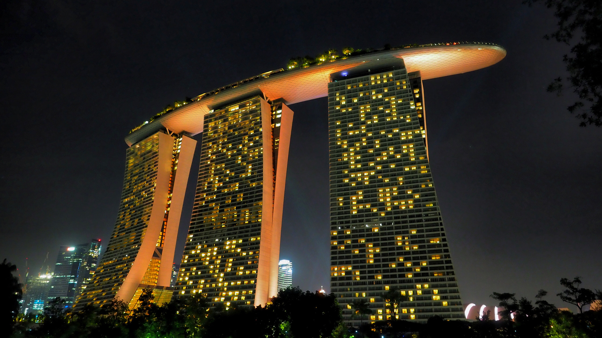 Olympus M.Zuiko Digital ED 12-40mm F2.8 Pro sample photo. Marina bay sand hotel,singapura photography