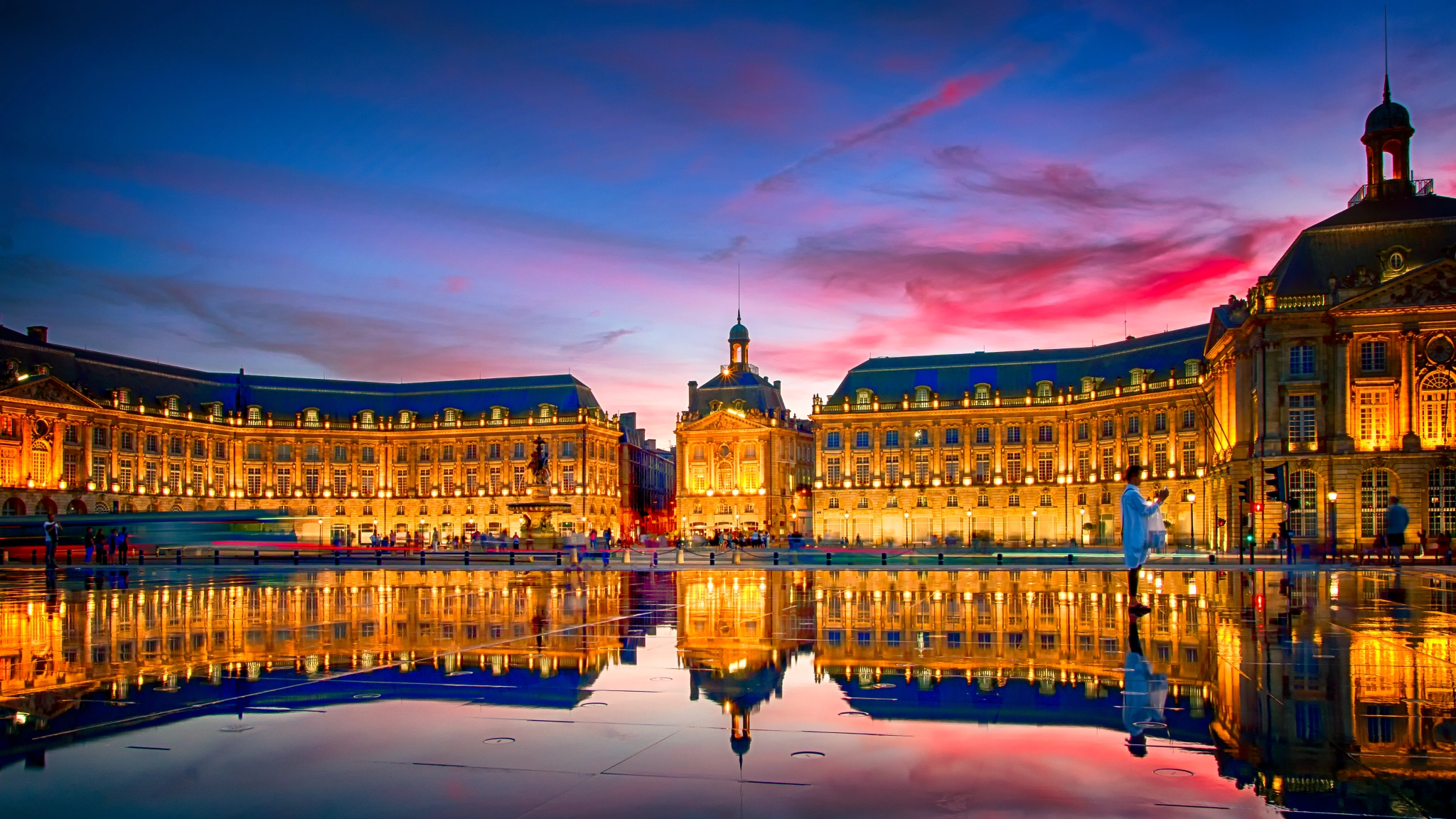 Sony ILCA-77M2 sample photo. Reflections at the place de la bourse photography