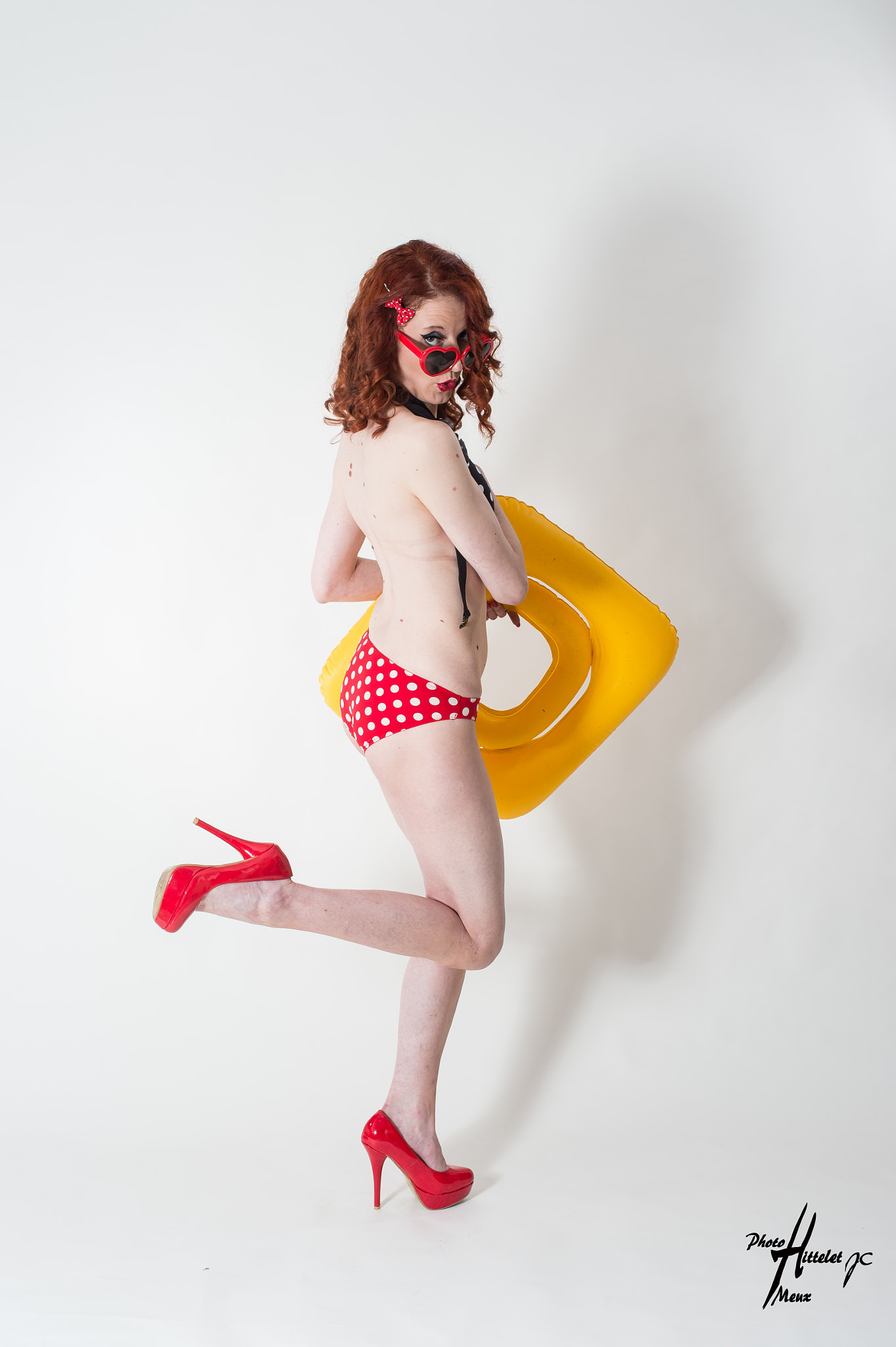 Nikon D4S + Nikon AF-S Nikkor 50mm F1.4G sample photo. Beach pin up - jc hittelet photography