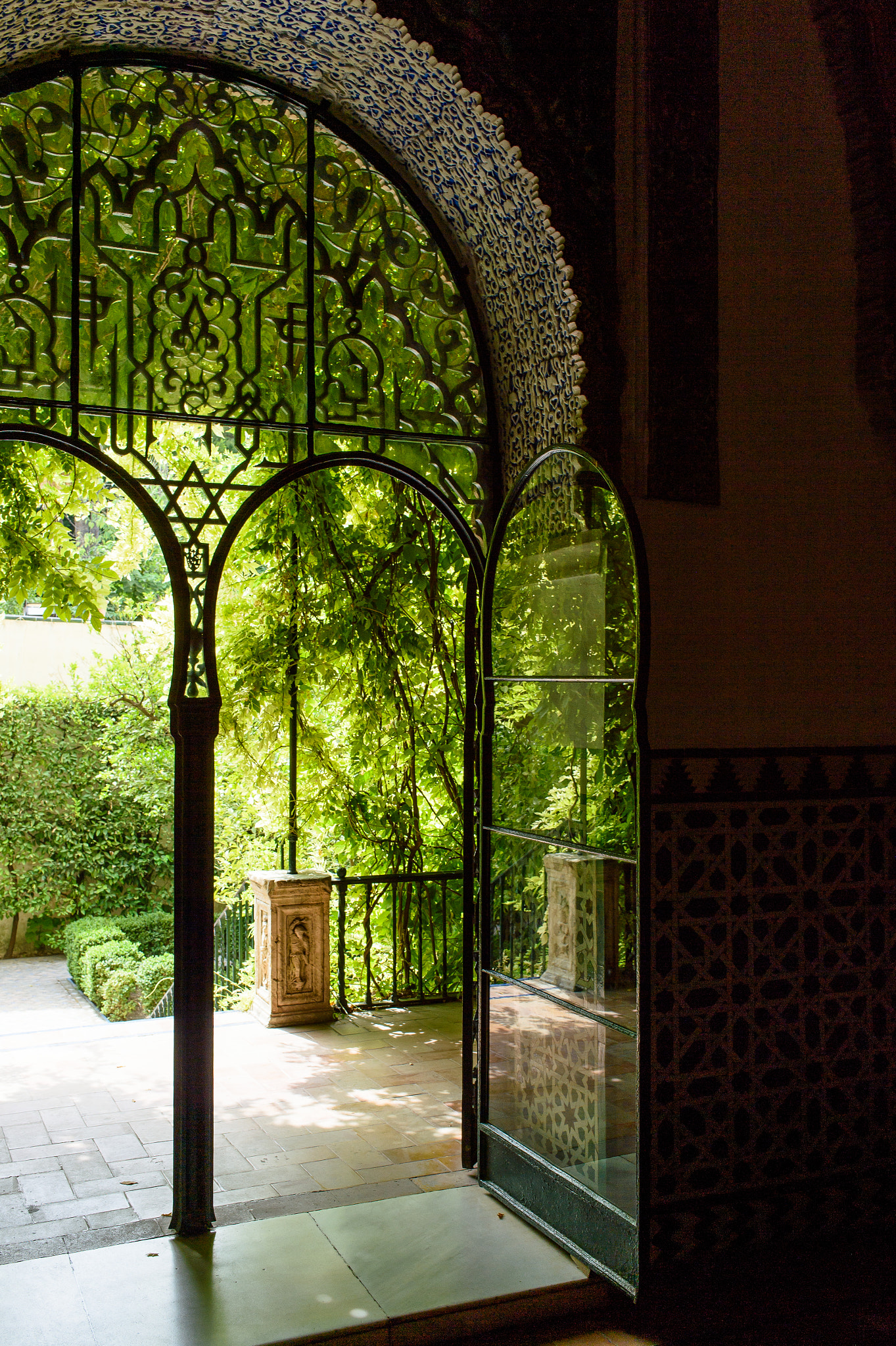 Nikon Df + Nikon AF-S Nikkor 35mm F1.8G ED sample photo. The green door photography