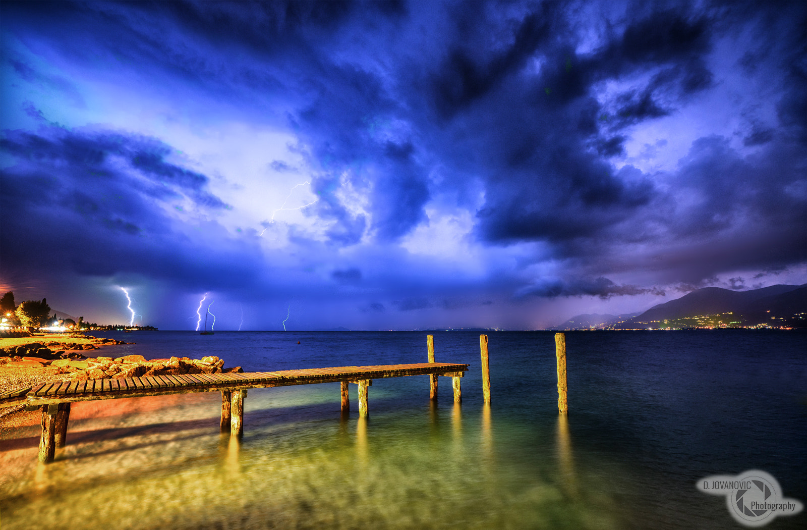 Sony a7R II + Sony Vario-Sonnar T* 16-35mm F2.8 ZA SSM sample photo. Upcoming thunderstorm photography