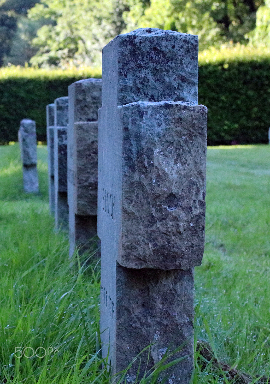 Canon EOS 80D + Sigma 35mm F1.4 DG HSM Art sample photo. Ehrenfriedhof, soldatengrab, wilhelmshaven photography