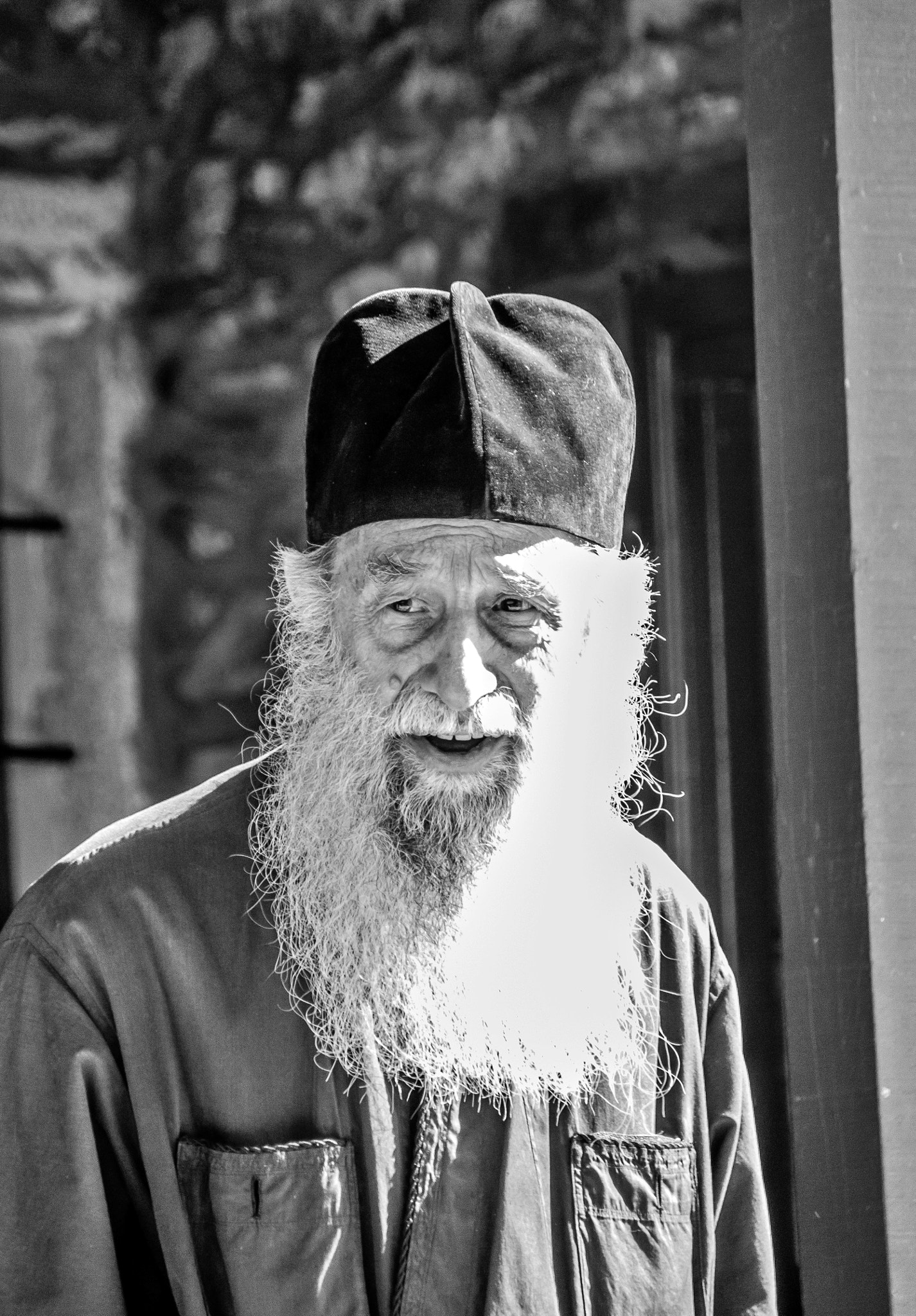 Canon EOS 100D (EOS Rebel SL1 / EOS Kiss X7) sample photo. Old priest photography