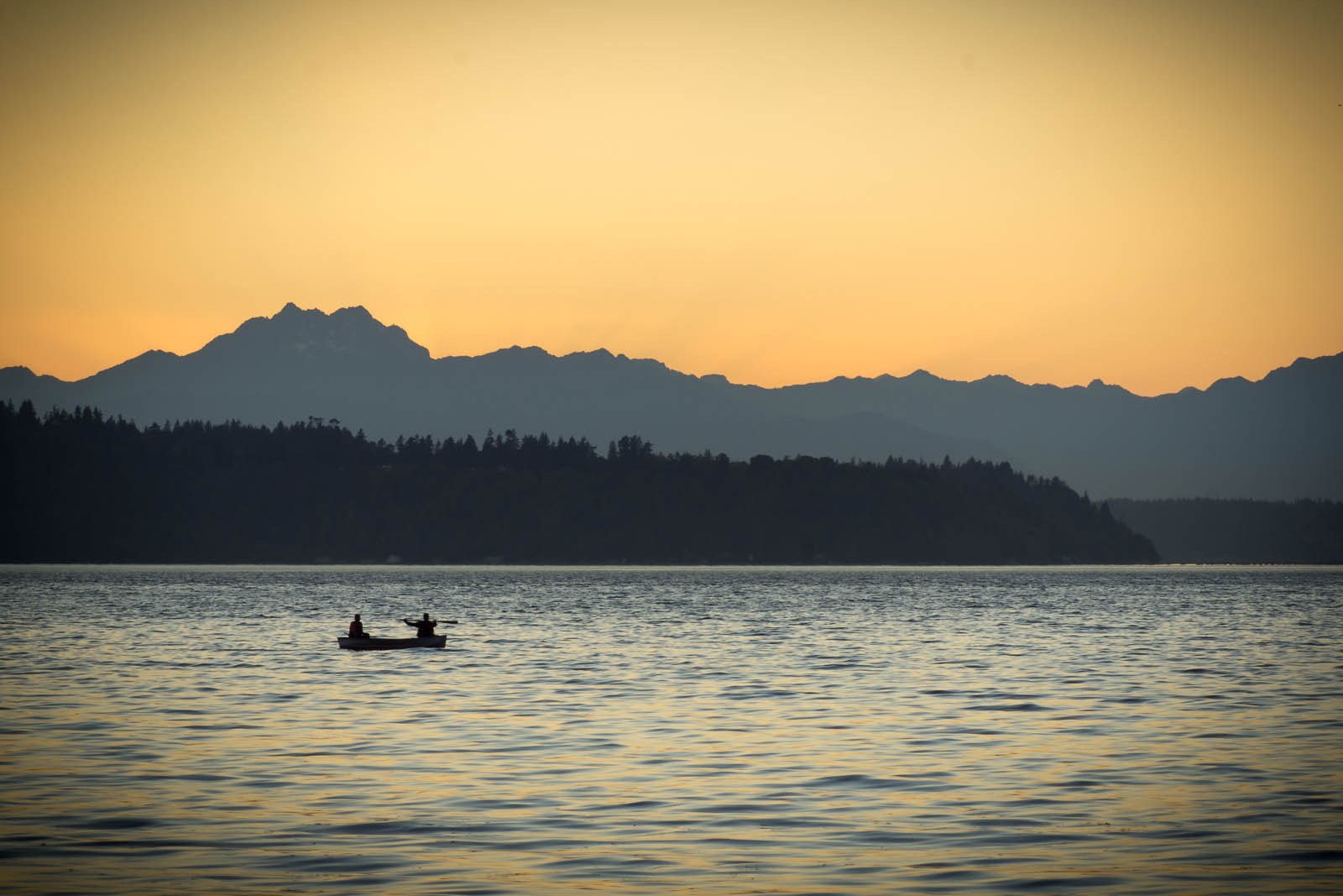 Sony Alpha DSLR-A580 sample photo. Dusk on the water photography