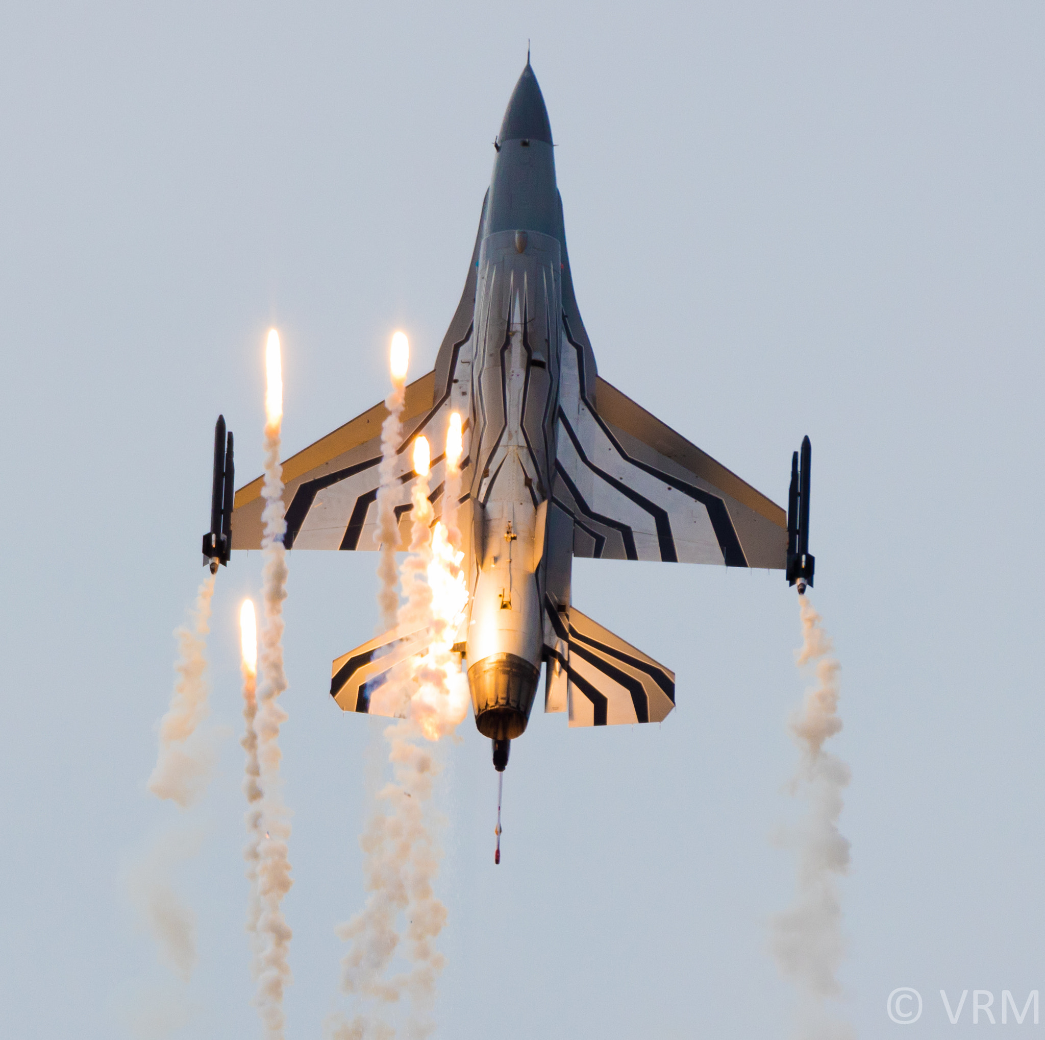 Canon EF 70-200mm F2.8L IS II USM sample photo. F16 flare release photography