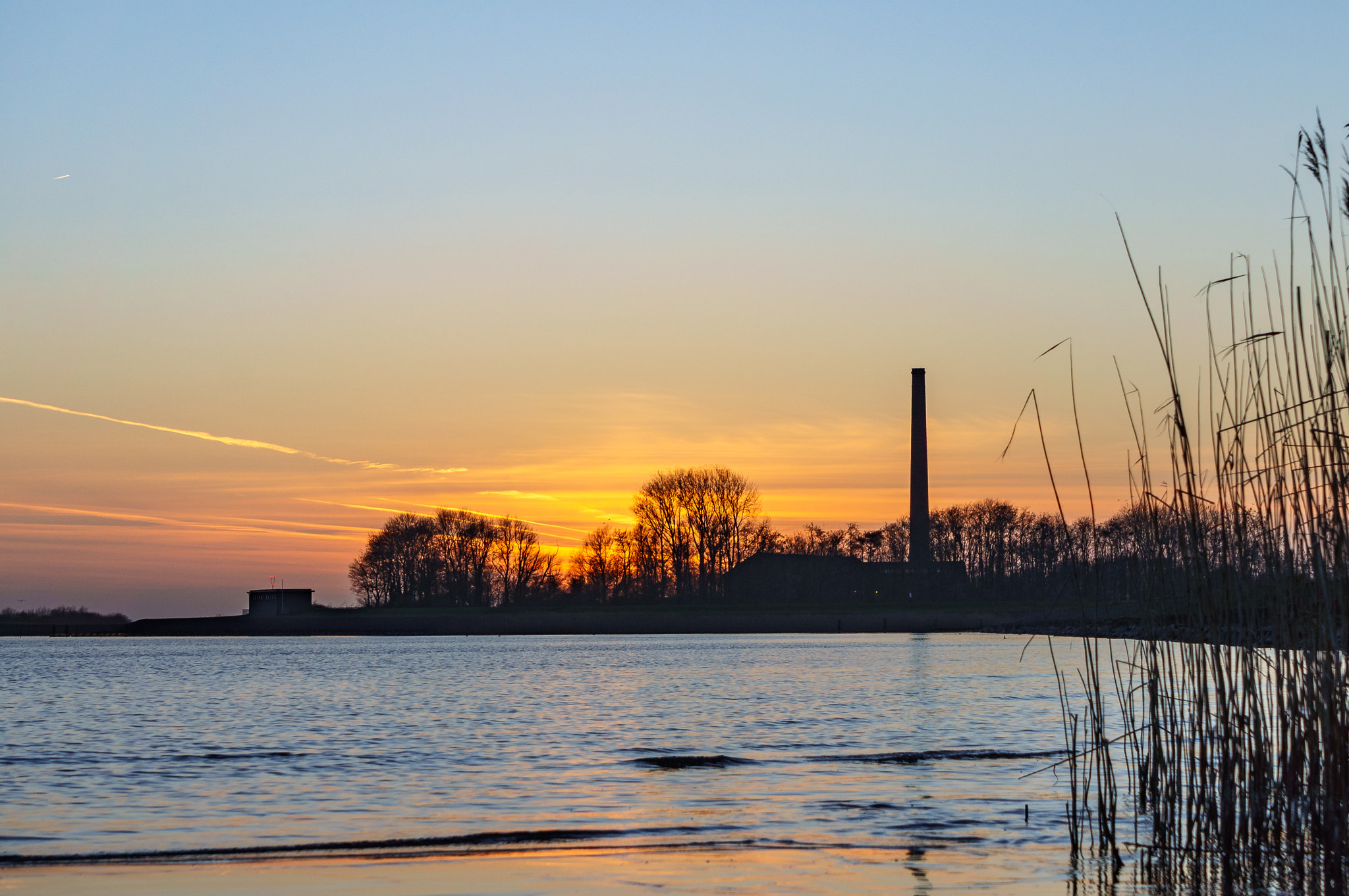 Sony Alpha NEX-5N + Sony E 55-210mm F4.5-6.3 OSS sample photo. Sunset photography