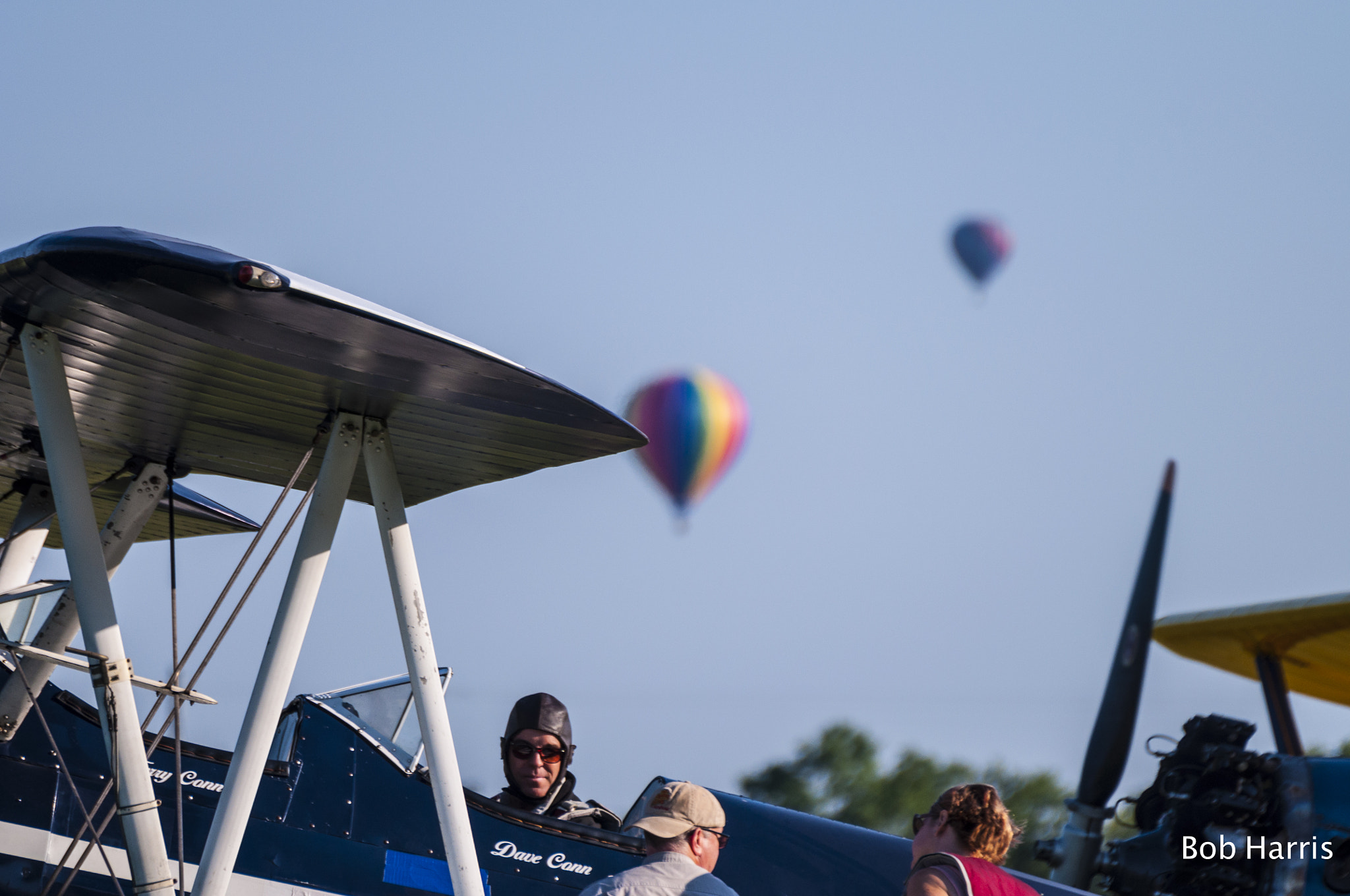 Nikon D5000 + Sigma 70-300mm F4-5.6 DG OS sample photo. Balloons and old airplanes(d5000)* 3 photography