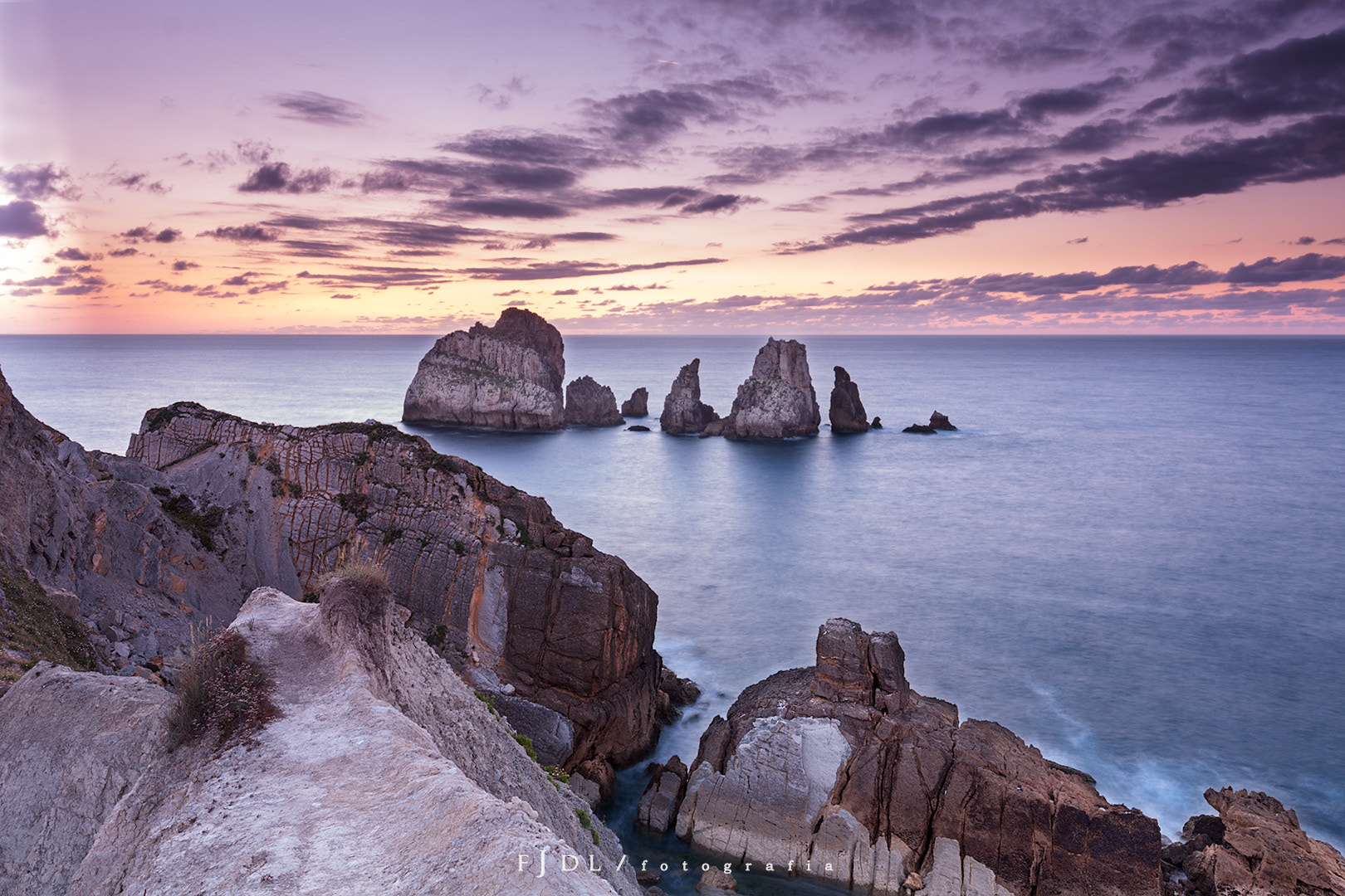 Canon EOS 40D + Canon EF 16-35mm F4L IS USM sample photo. Liencres  photography