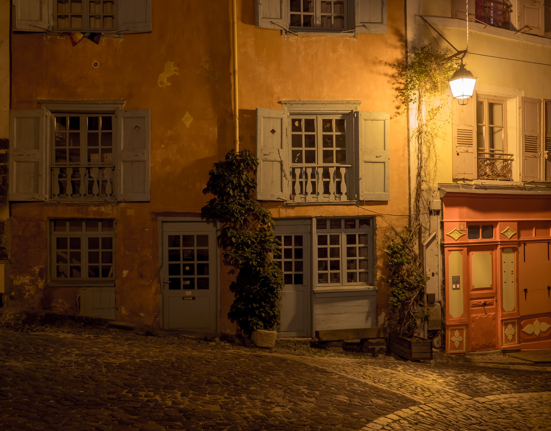 Panasonic Lumix DMC-GH4 + Panasonic Lumix G 20mm F1.7 ASPH sample photo. Streets of le-puy-en-velay photography