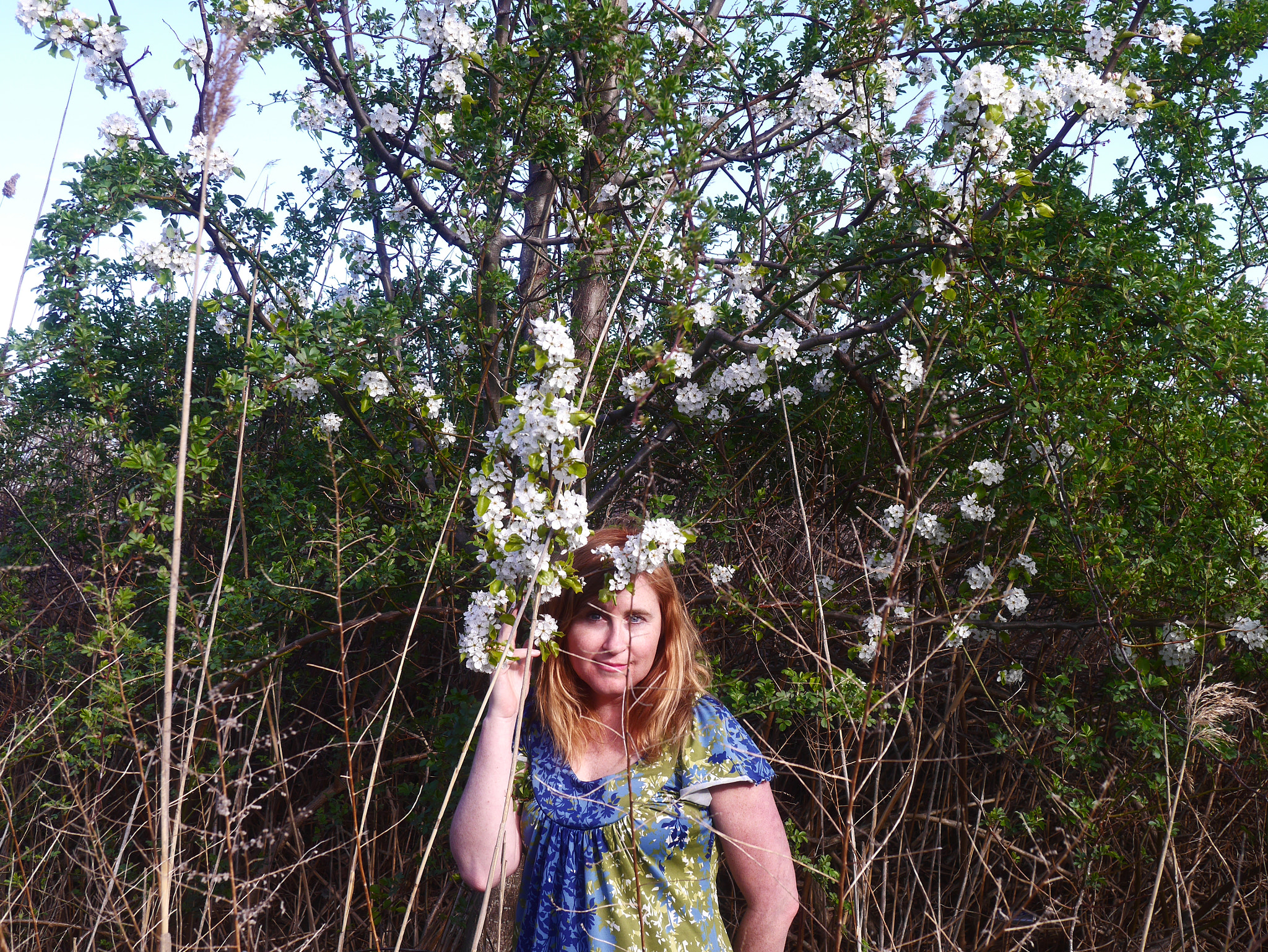 Panasonic Lumix DMC-GF6 sample photo. Kris by a tree photography