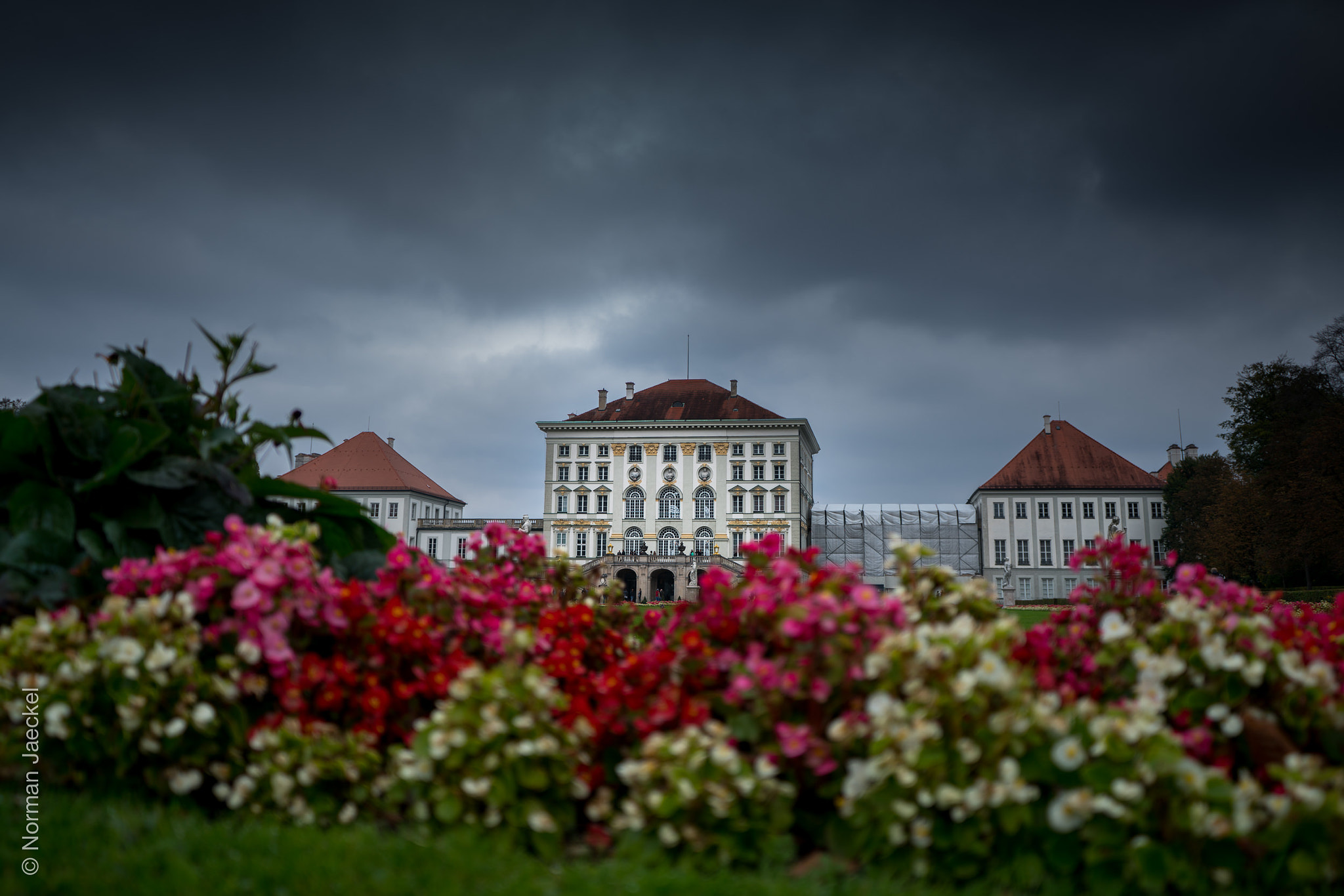 Sony a7R II + Sony FE 28-70mm F3.5-5.6 OSS sample photo. Nymphenburg durch die blumen photography