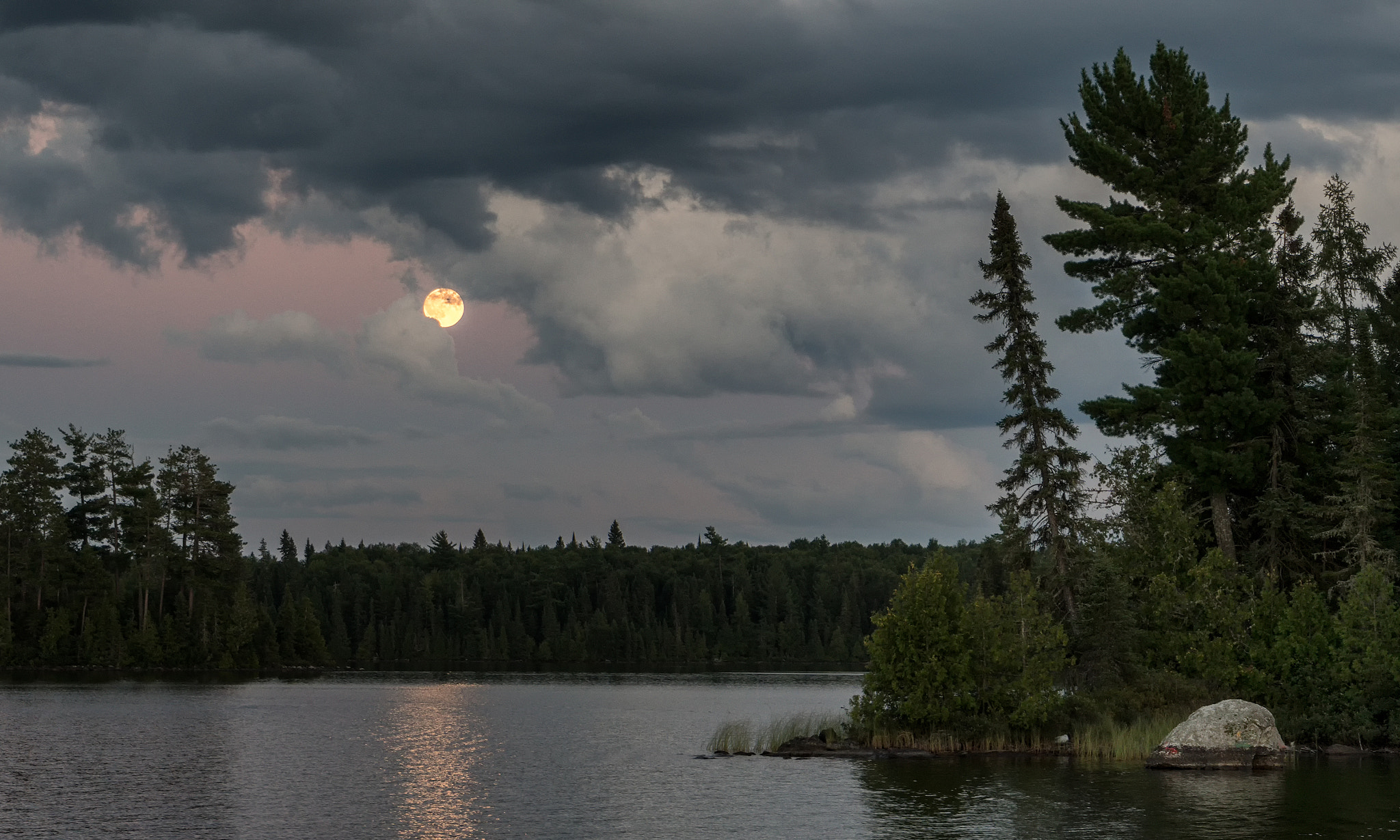 Sony E 18-200mm F3.5-6.3 OSS sample photo. 'devil moon on the rise' (part ii) photography
