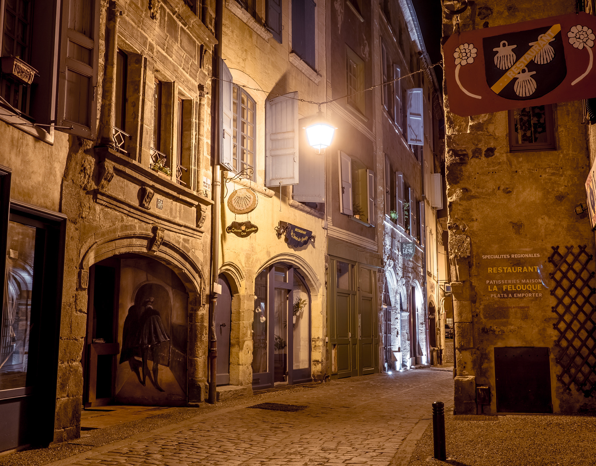 Panasonic Lumix DMC-GH4 + Panasonic Lumix G 20mm F1.7 ASPH sample photo. Streets of le puy-en-velay photography