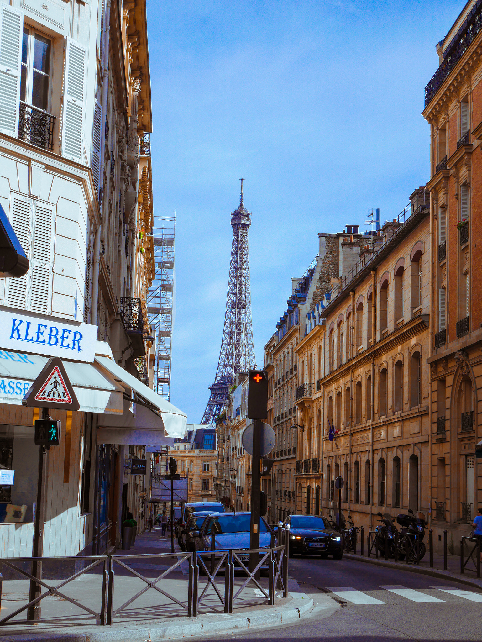 Panasonic Lumix DMC-GF7 sample photo. Paris photography