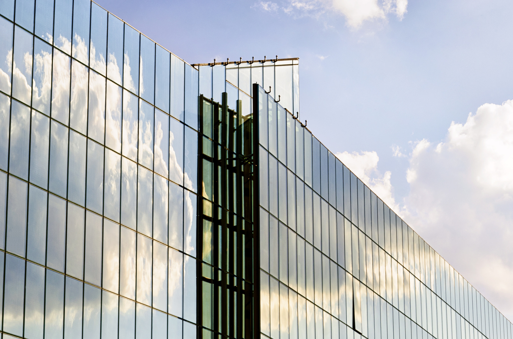 Nikon D7000 + Sigma 18-50mm F2.8 EX DC Macro sample photo. A wall of glass photography