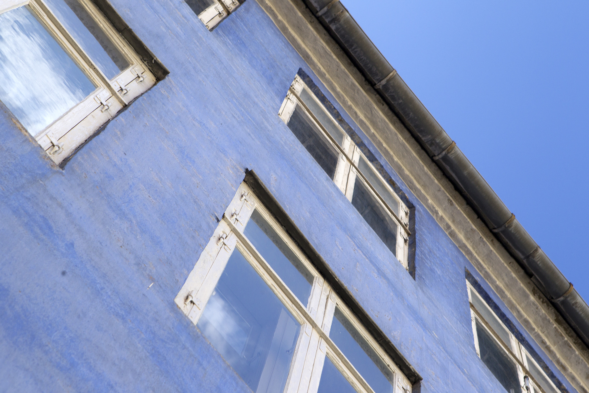 Canon EOS-1D Mark IV sample photo. Blue house photography