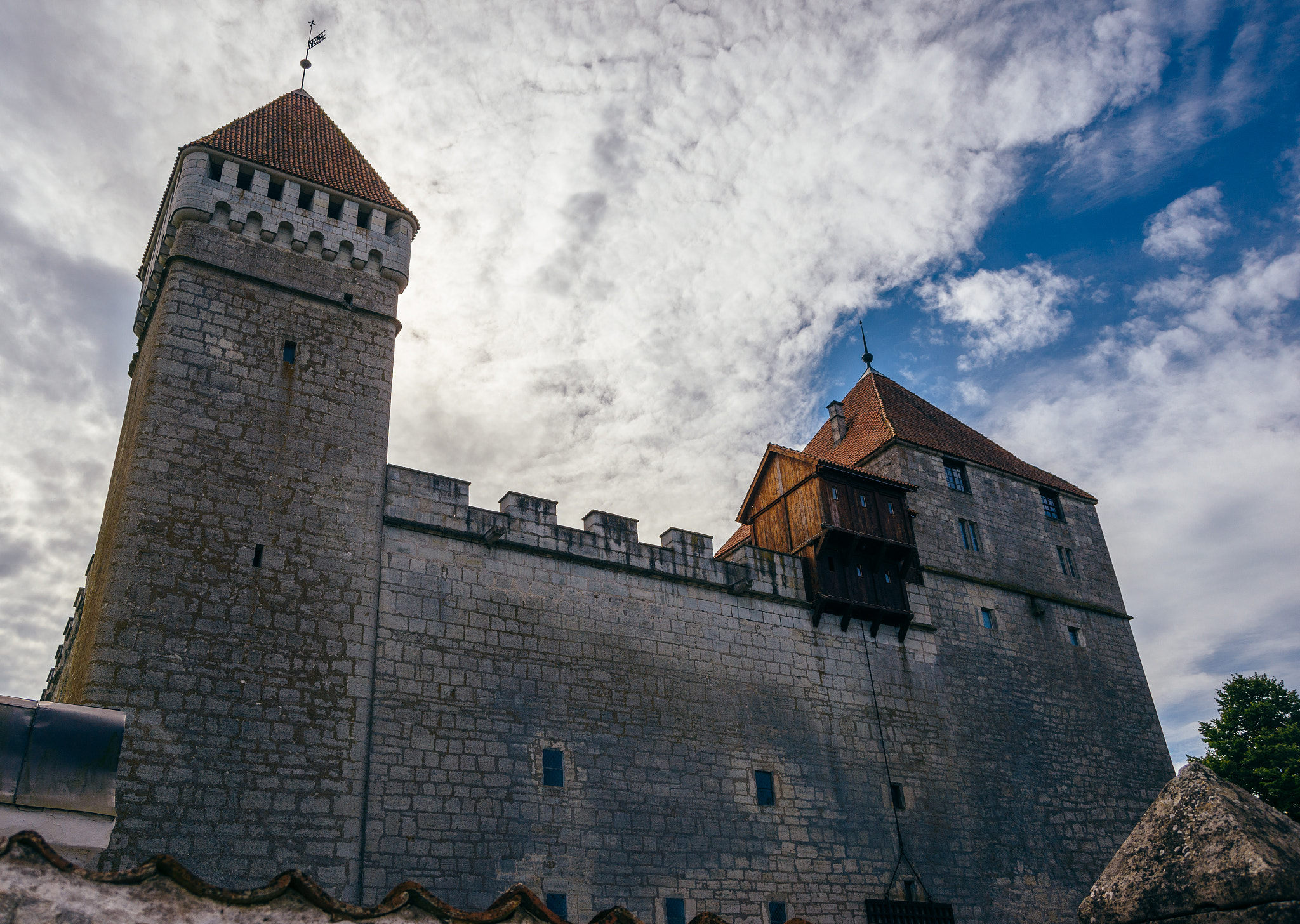 AF Zoom-Nikkor 28-70mm f/3.5-4.5D sample photo. The castle of kuressare photography