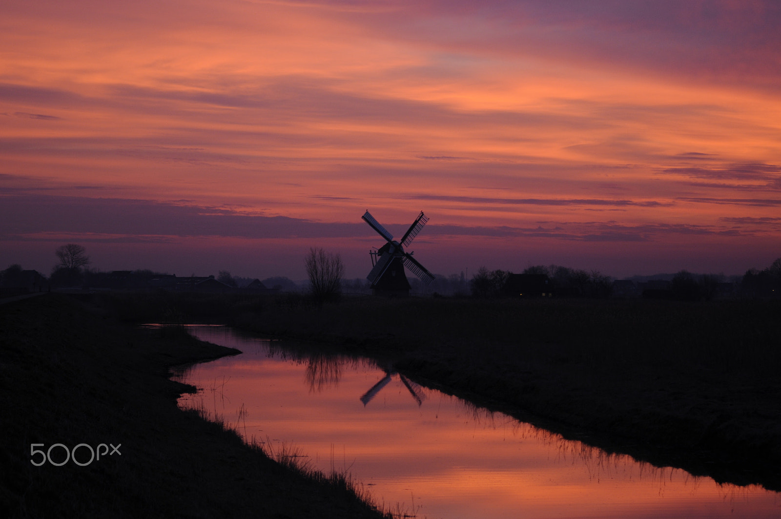 Nikon D300 + Sigma 70-300mm F4-5.6 APO Macro Super II sample photo. Noordermolen at sunrise photography