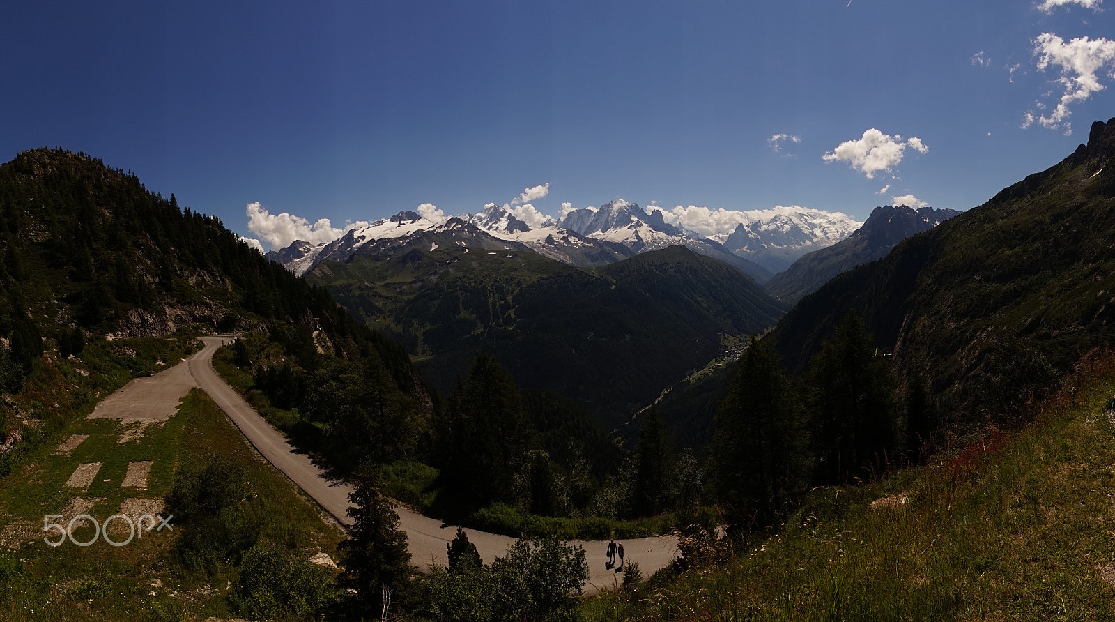 Sony Alpha a5000 (ILCE 5000) + ZEISS Touit 12mm F2.8 sample photo. Emosson photography