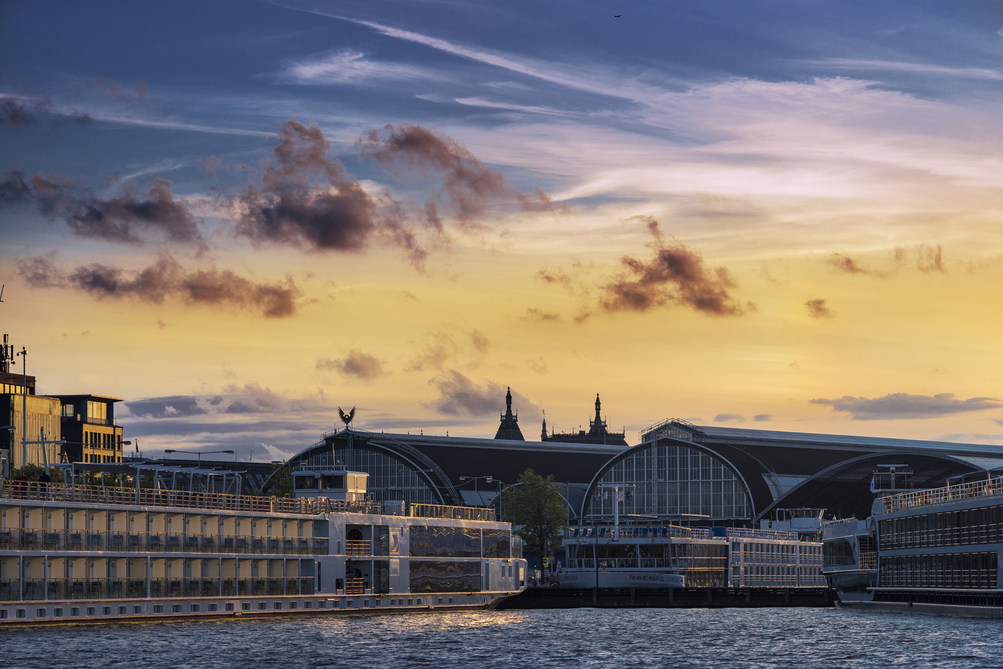 Nikon D600 + AF DC-Nikkor 135mm f/2 sample photo. Sunset over central station photography