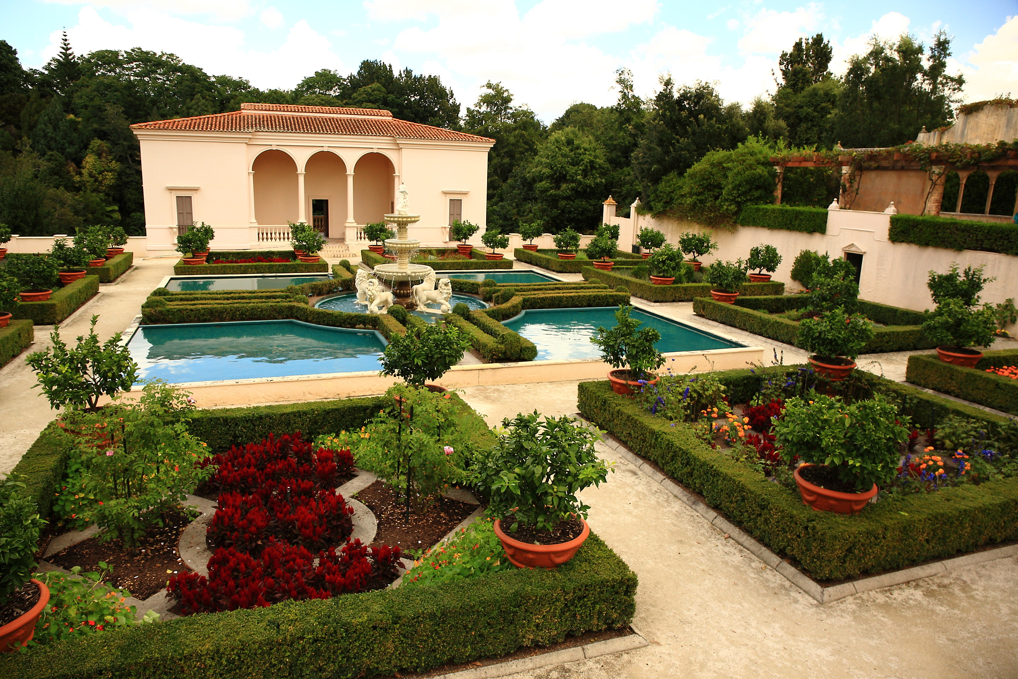 Canon EF 24-70mm F4L IS USM sample photo. Formal garden photography
