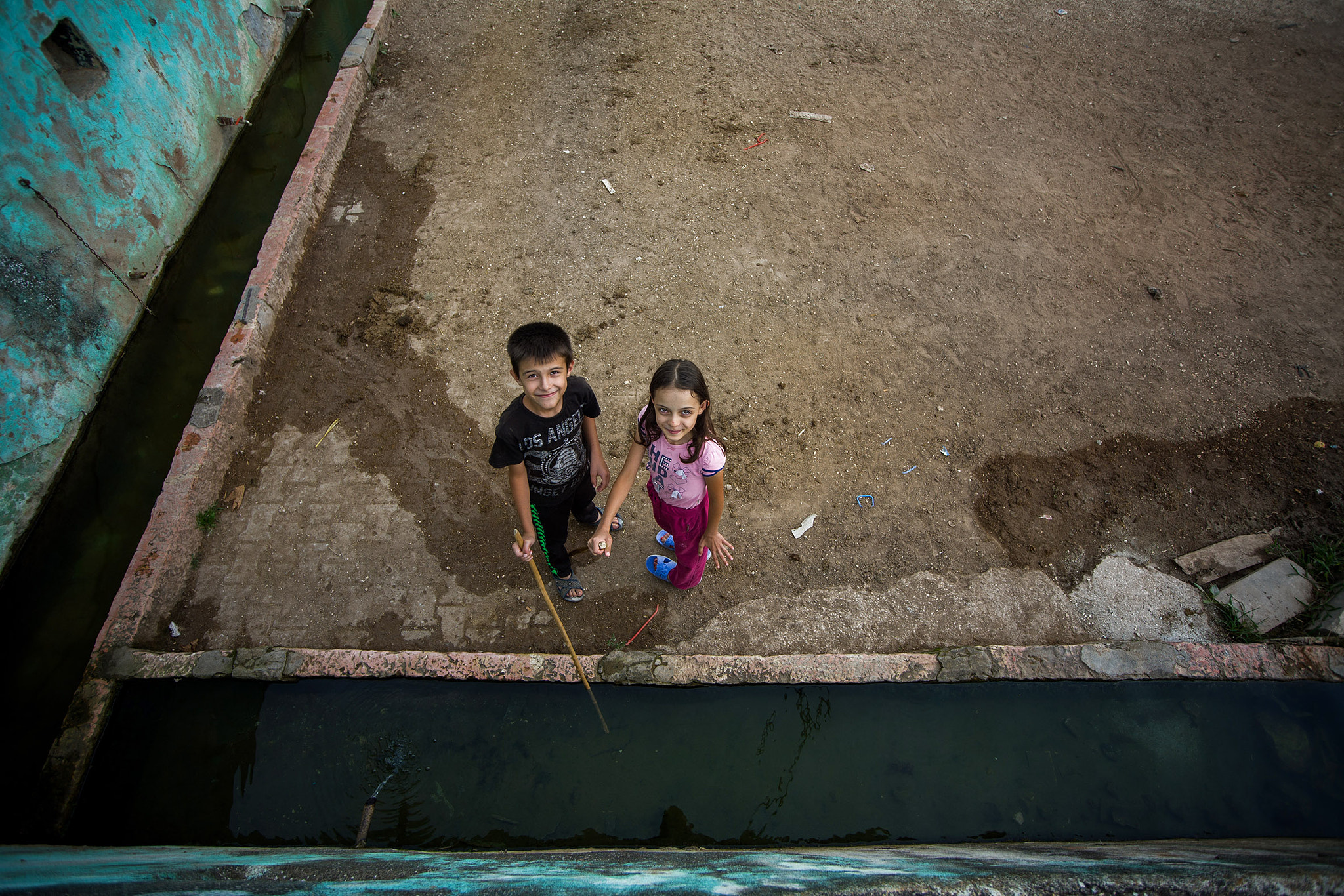 Canon EOS 5D + Sigma 15-30mm f/3.5-4.5 EX DG Aspherical sample photo. Sister brother photography