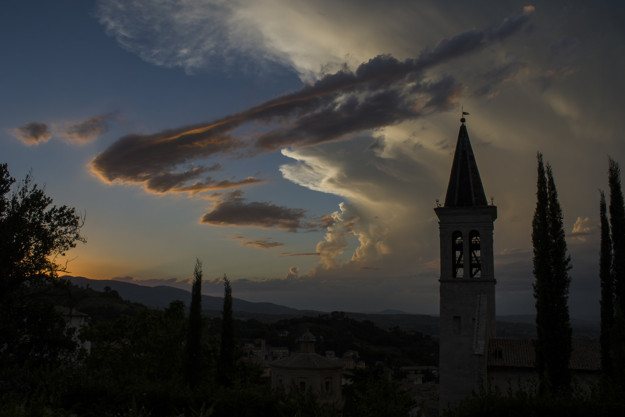 Canon EOS 7D Mark II + Canon EF-S 18-55mm F3.5-5.6 IS II sample photo. Tramonto a spoleto photography