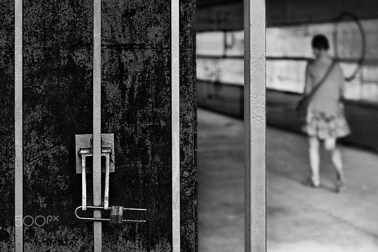 Minolta AF 50mm F1.7 sample photo. Closure photography