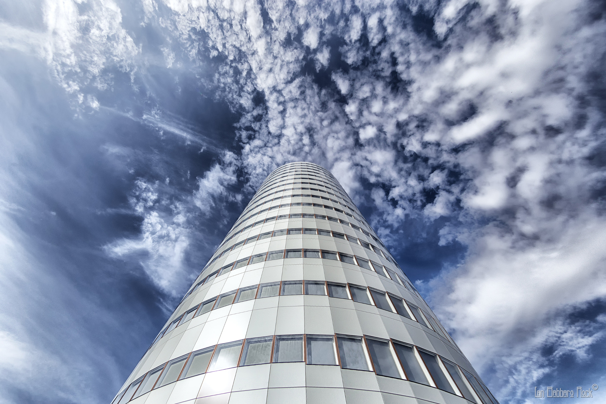 Canon EF 8-15mm F4L Fisheye USM sample photo. Look up to the sky photography