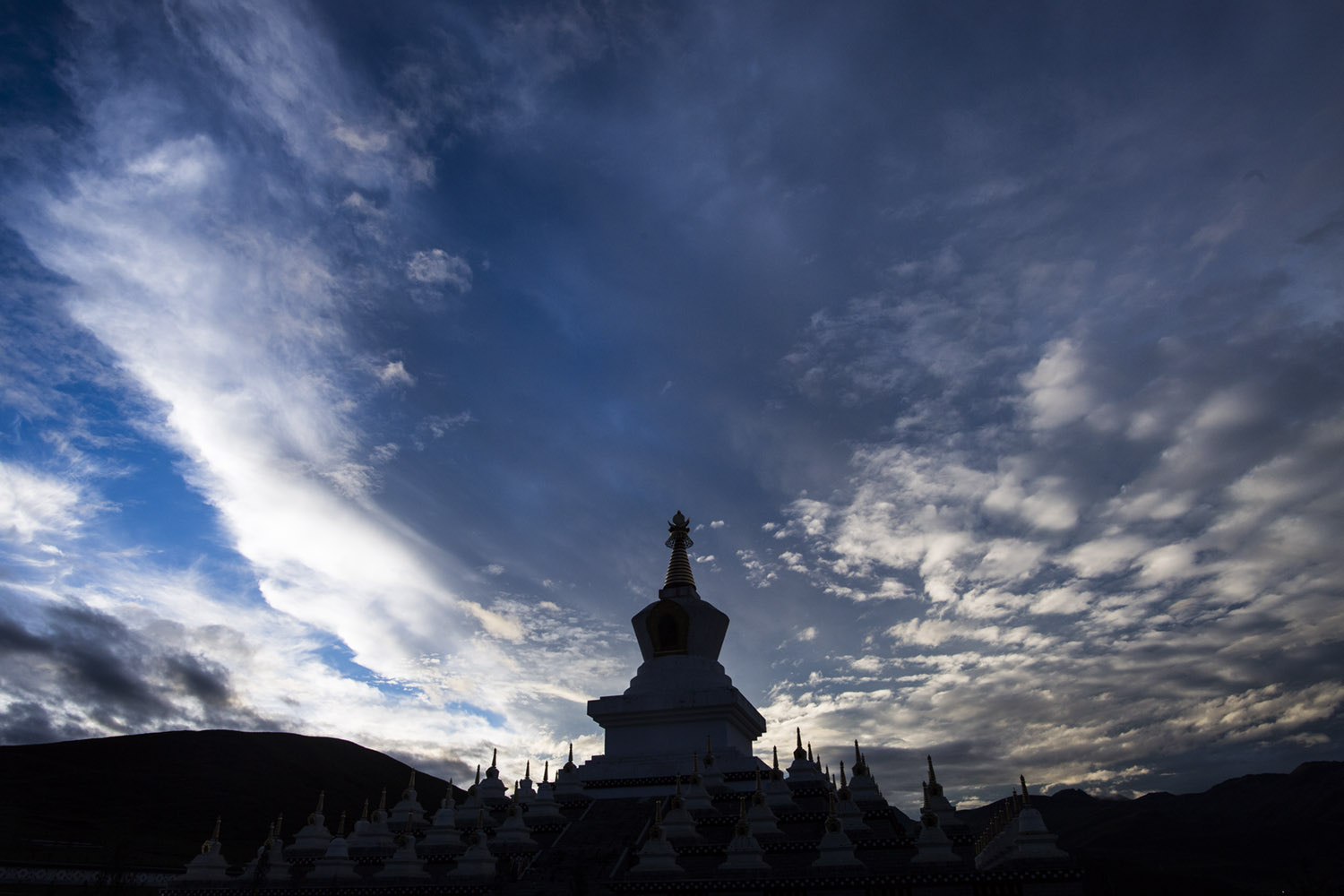Nikon D5 + Nikon AF-S Nikkor 20mm F1.8G ED sample photo. Asymmetry dusk cloud over tibet monastery photography