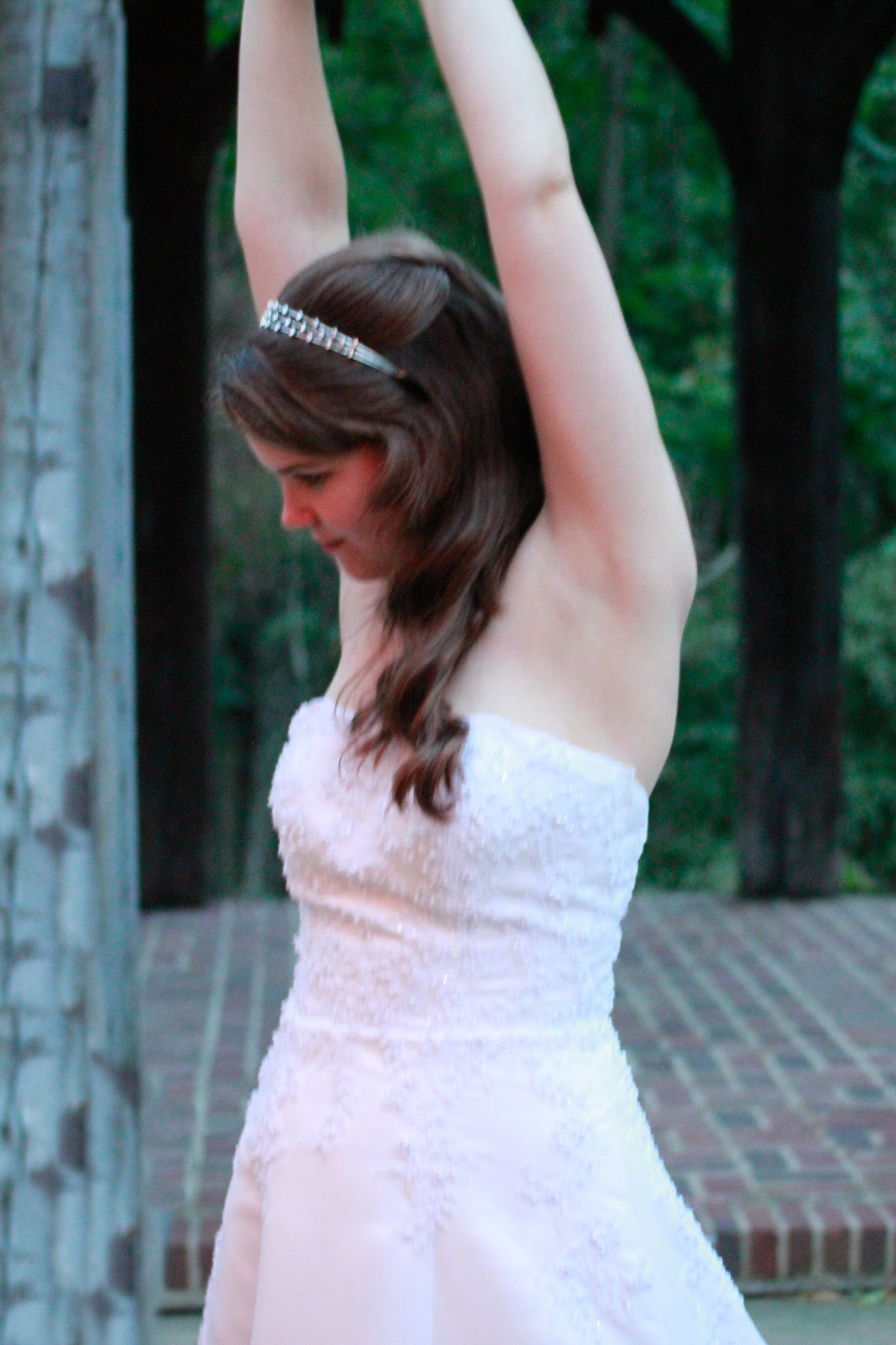 Canon EOS 500D (EOS Rebel T1i / EOS Kiss X3) sample photo. Reaching bridal candid joy photography