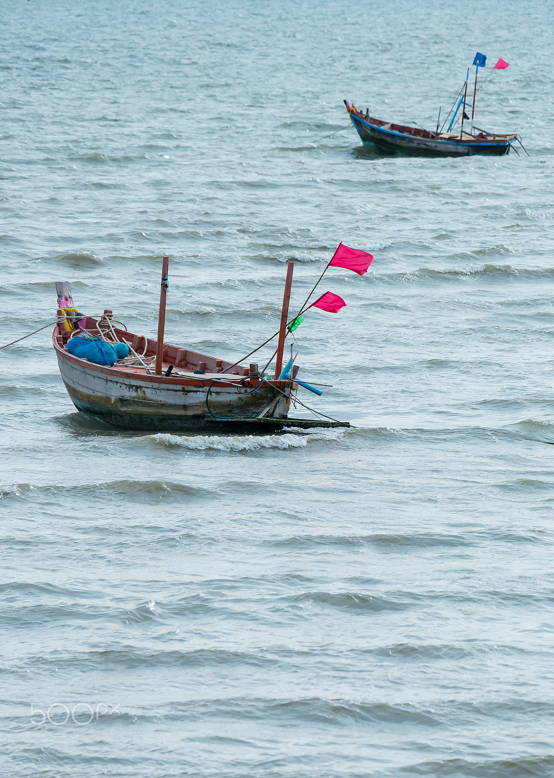 Fujifilm X-A2 + Fujifilm XC 50-230mm F4.5-6.7 OIS II sample photo. Fisherman boat on beach at sunset time photography