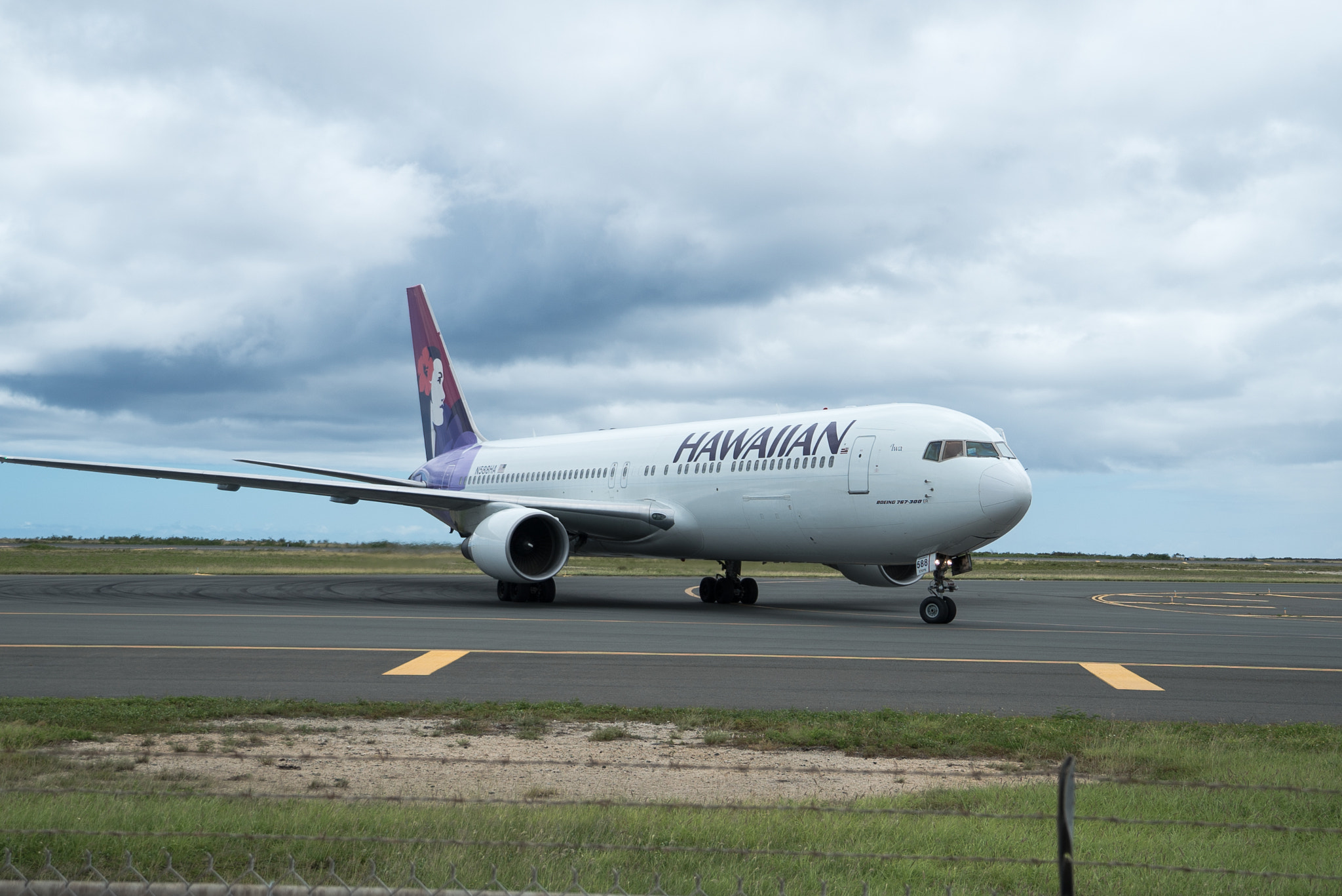 Sony E 18-200mm F3.5-6.3 OSS sample photo. Hawaiian air photography