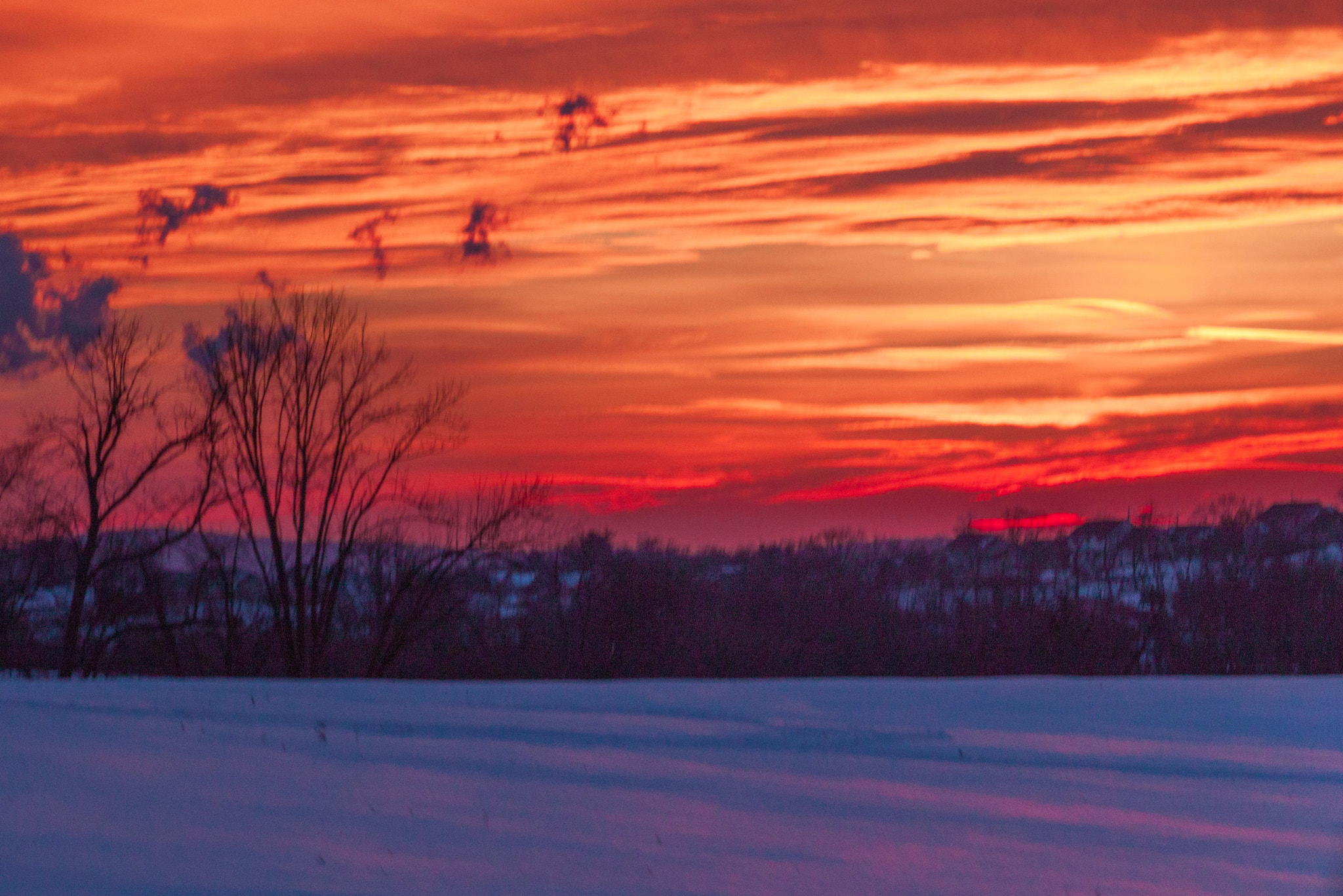 Canon EOS 500D (EOS Rebel T1i / EOS Kiss X3) + Canon EF 100-300mm F4.5-5.6 USM sample photo. Snow pink & orange tinted sunset photography