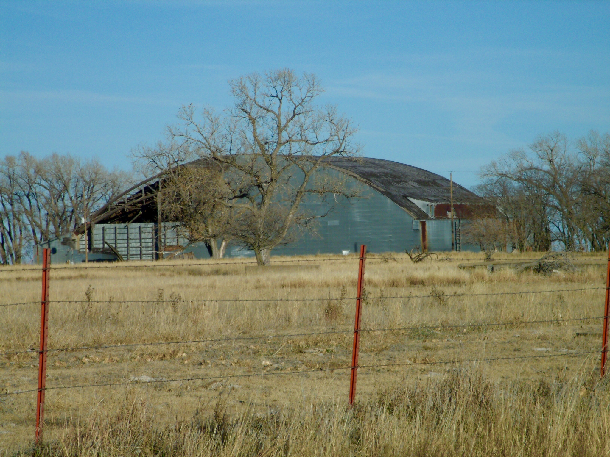 GENERAL IMAGING CO. X400 sample photo. Abandoned hanger photography